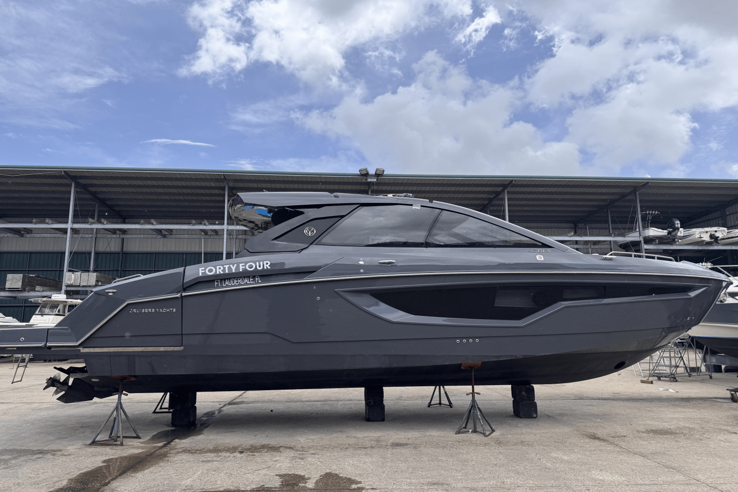 2023 Cruisers Yachts 42 GLS Image Thumbnail #3