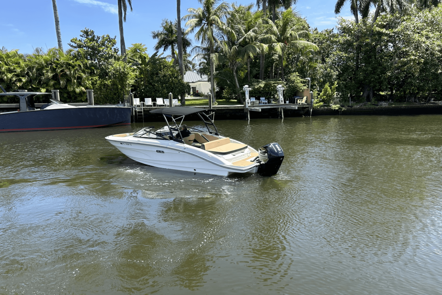 2025 Sea Ray SPX 210 Outboard Image Thumbnail #16