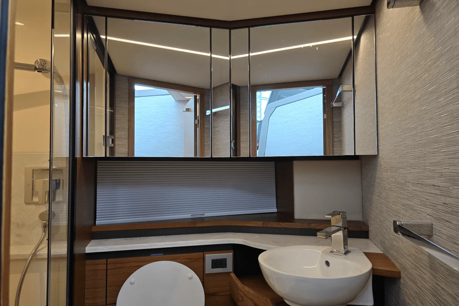 2026 Tiara Yachts 48LE Image Thumbnail #28