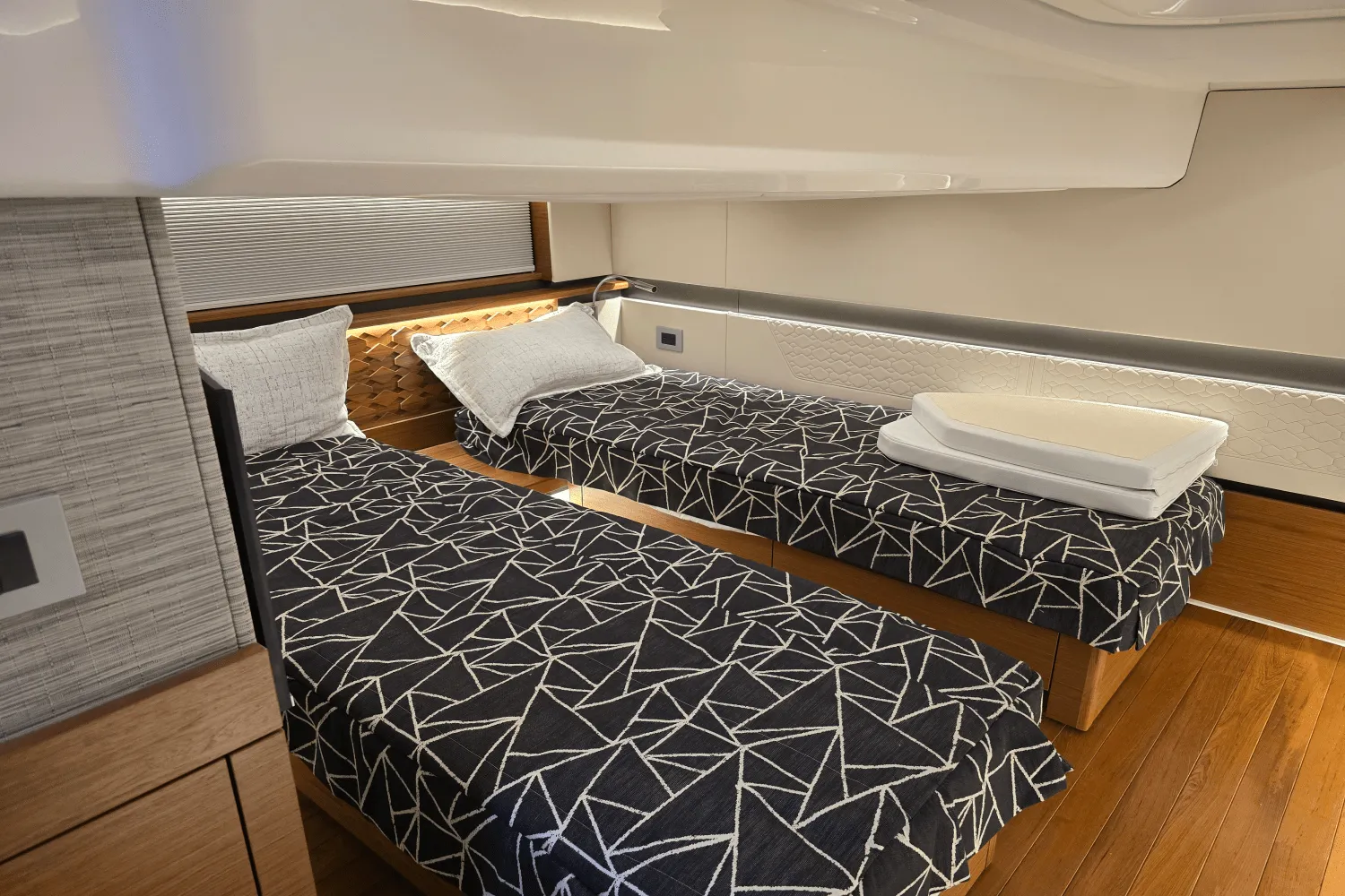 2026 Tiara Yachts 48LE Image Thumbnail #36