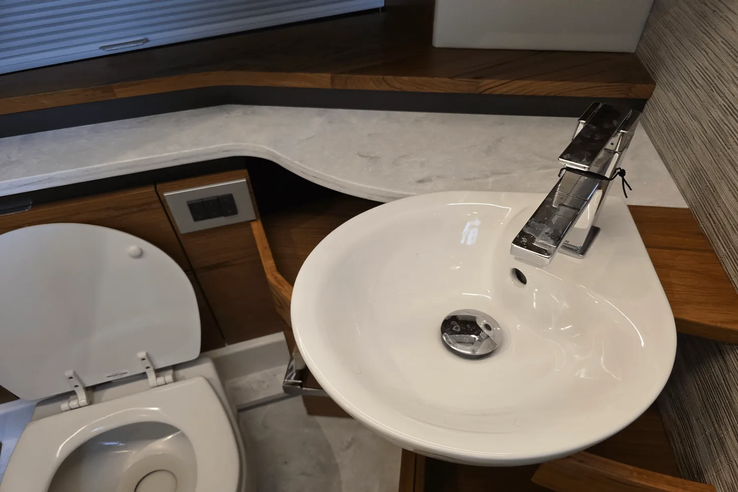 2026 Tiara Yachts 48LE Image Thumbnail #39