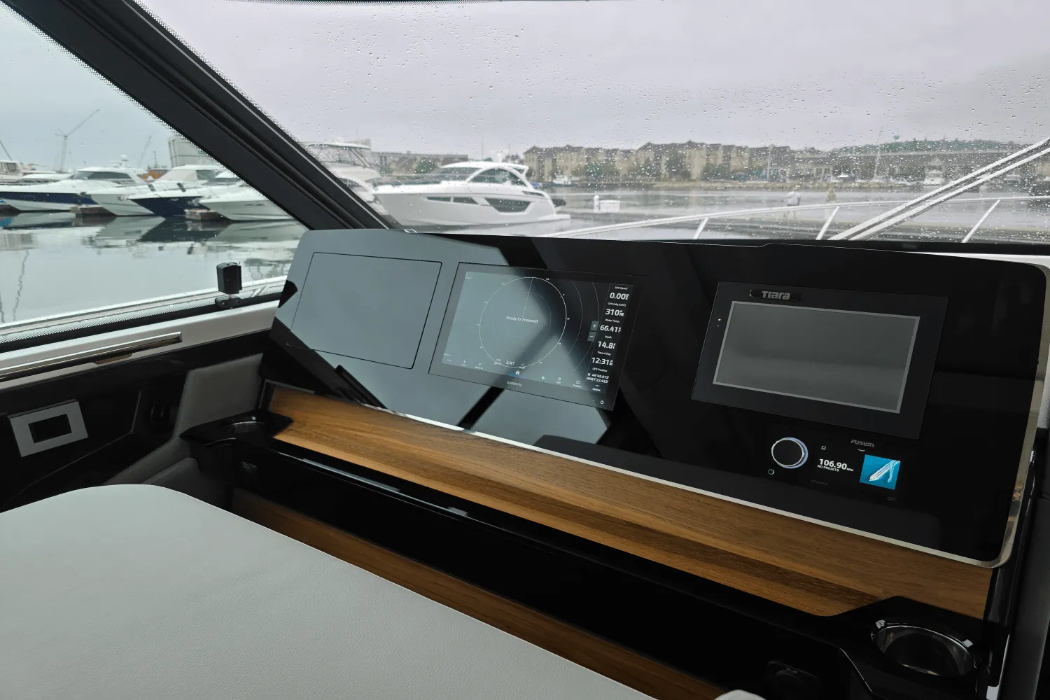 2026 Tiara Yachts 48LE Image Thumbnail #14