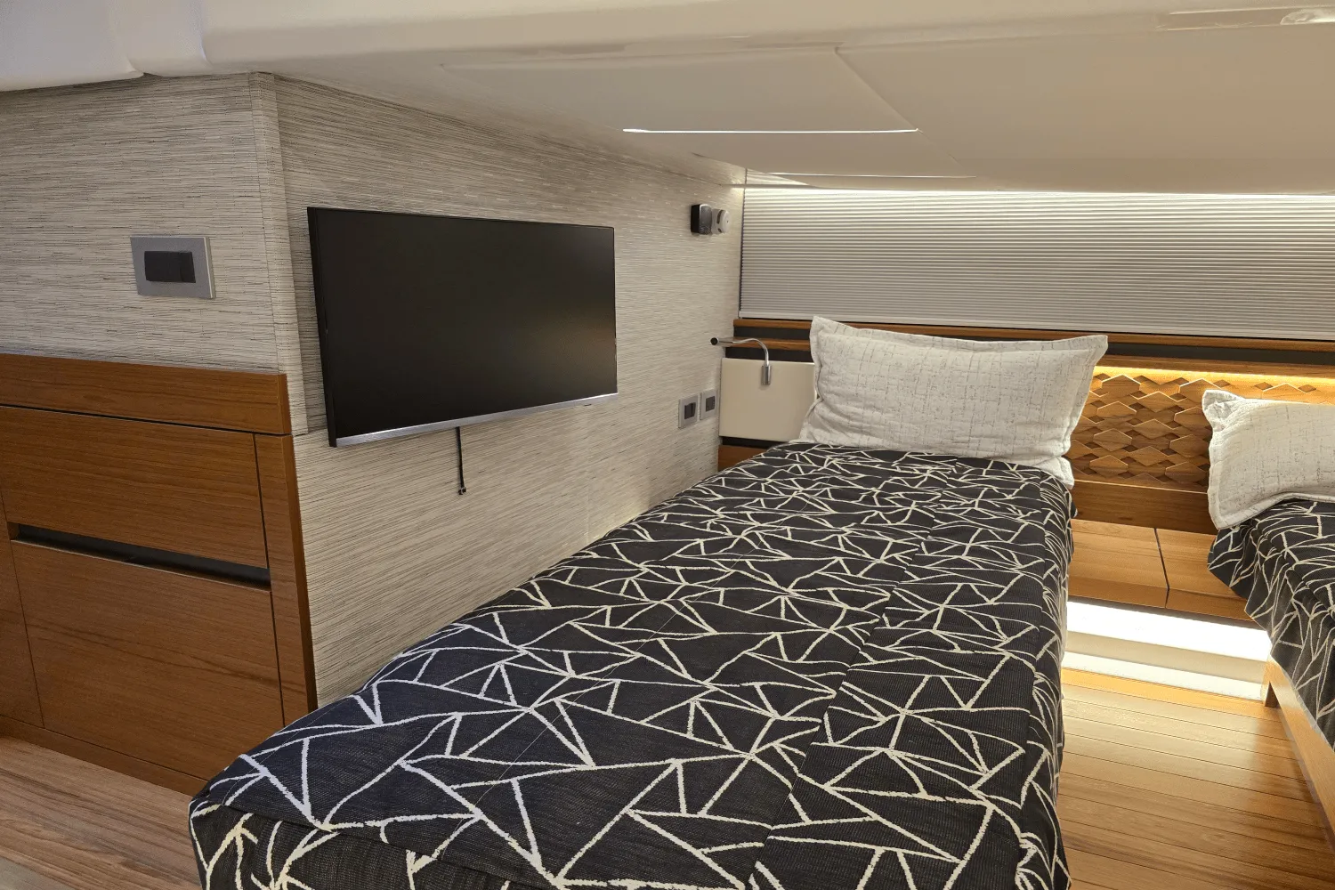 2026 Tiara Yachts 48LE Image Thumbnail #35