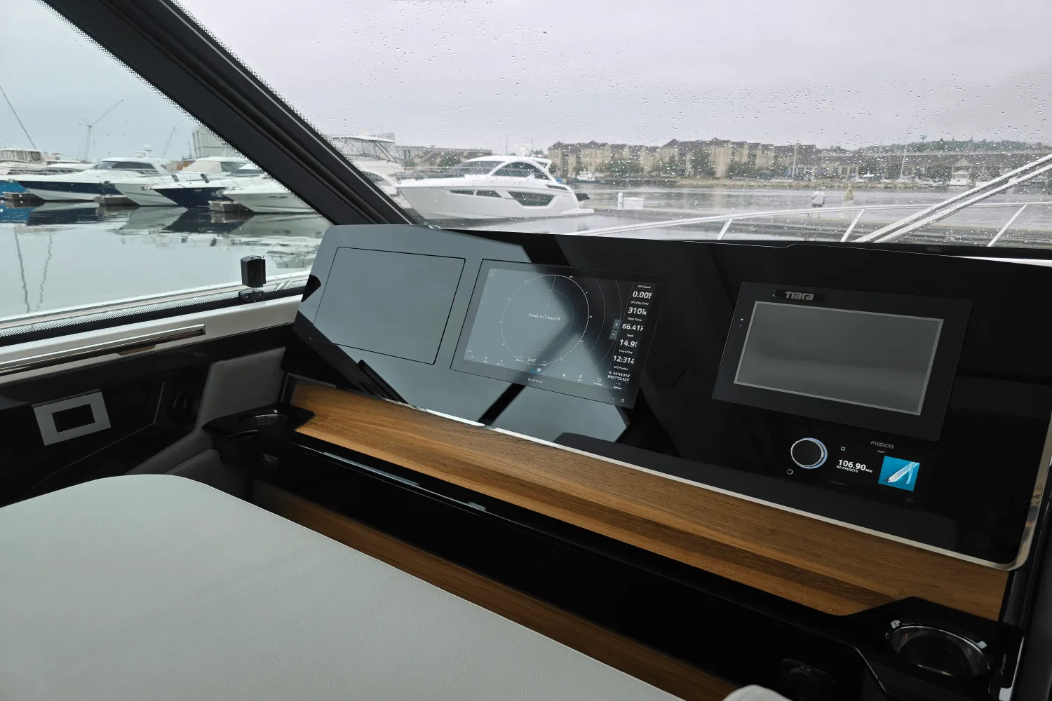 2026 Tiara Yachts 48LE Image Thumbnail #15