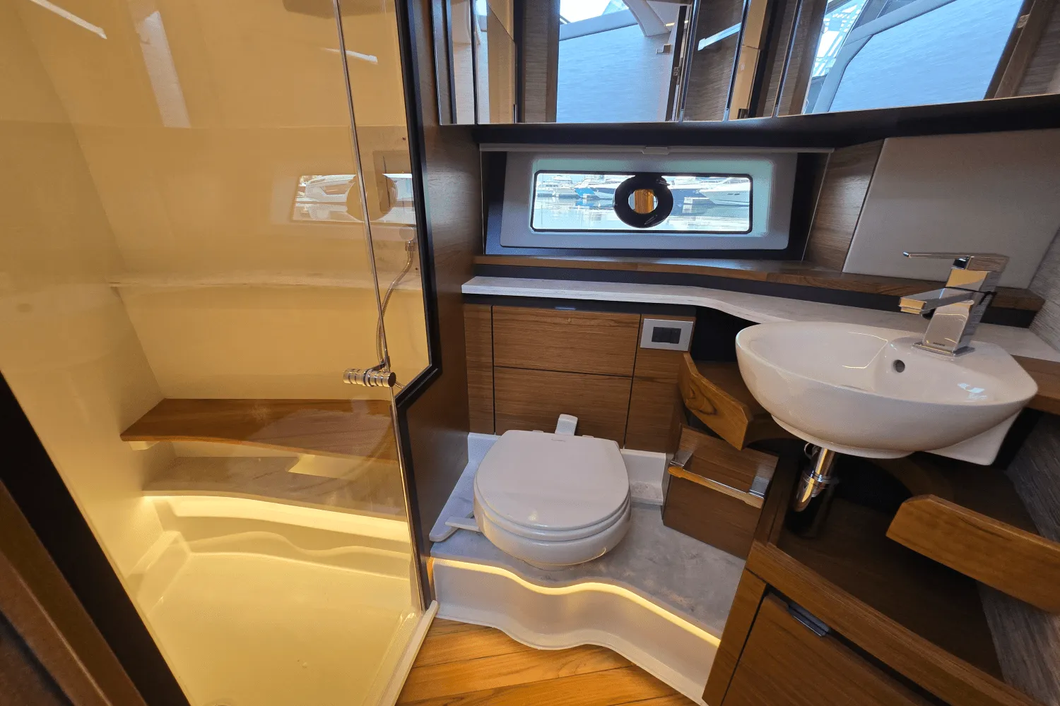 2026 Tiara Yachts 48LE Image Thumbnail #38