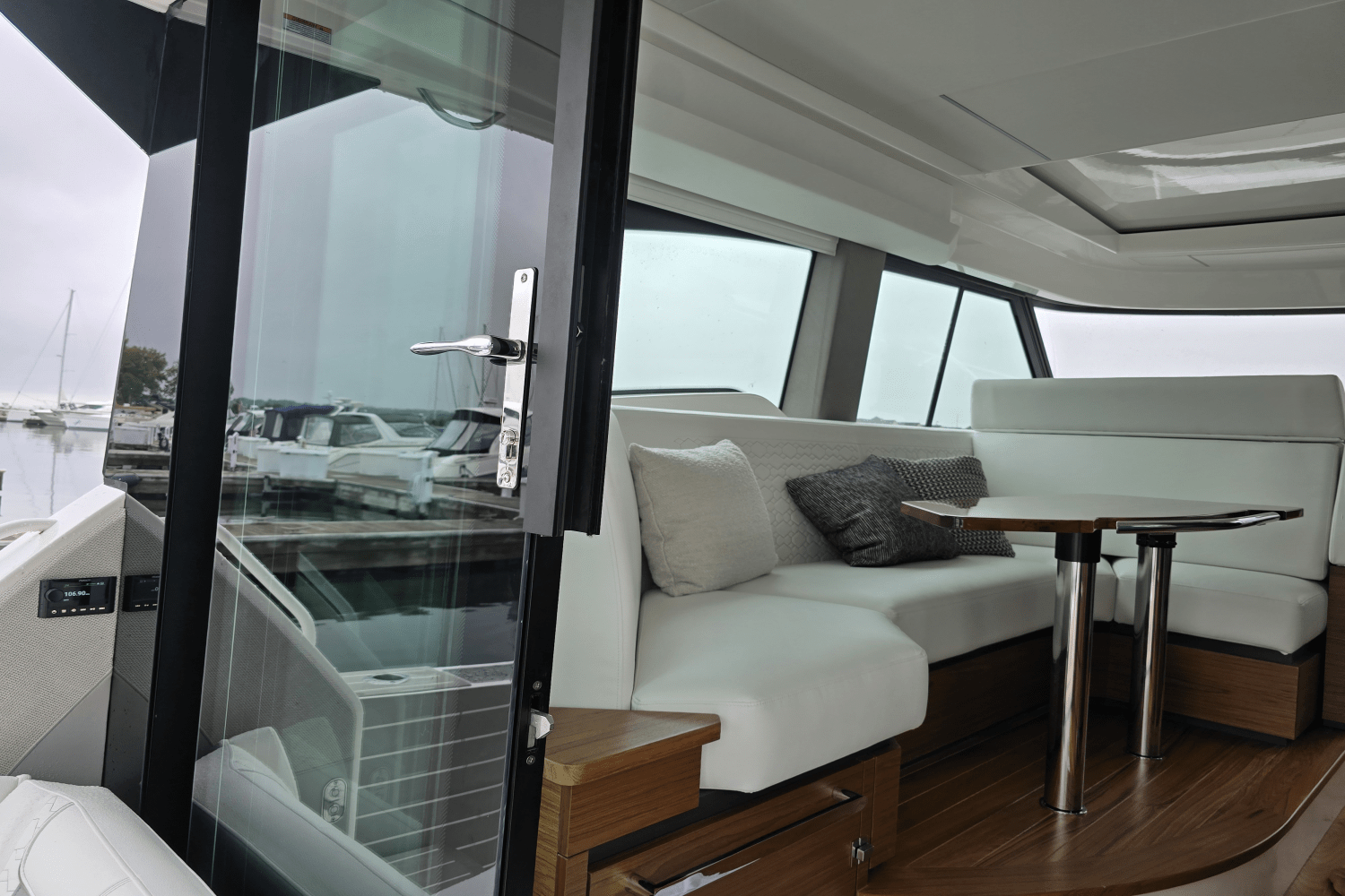 2026 Tiara Yachts 48LE Image Thumbnail #8