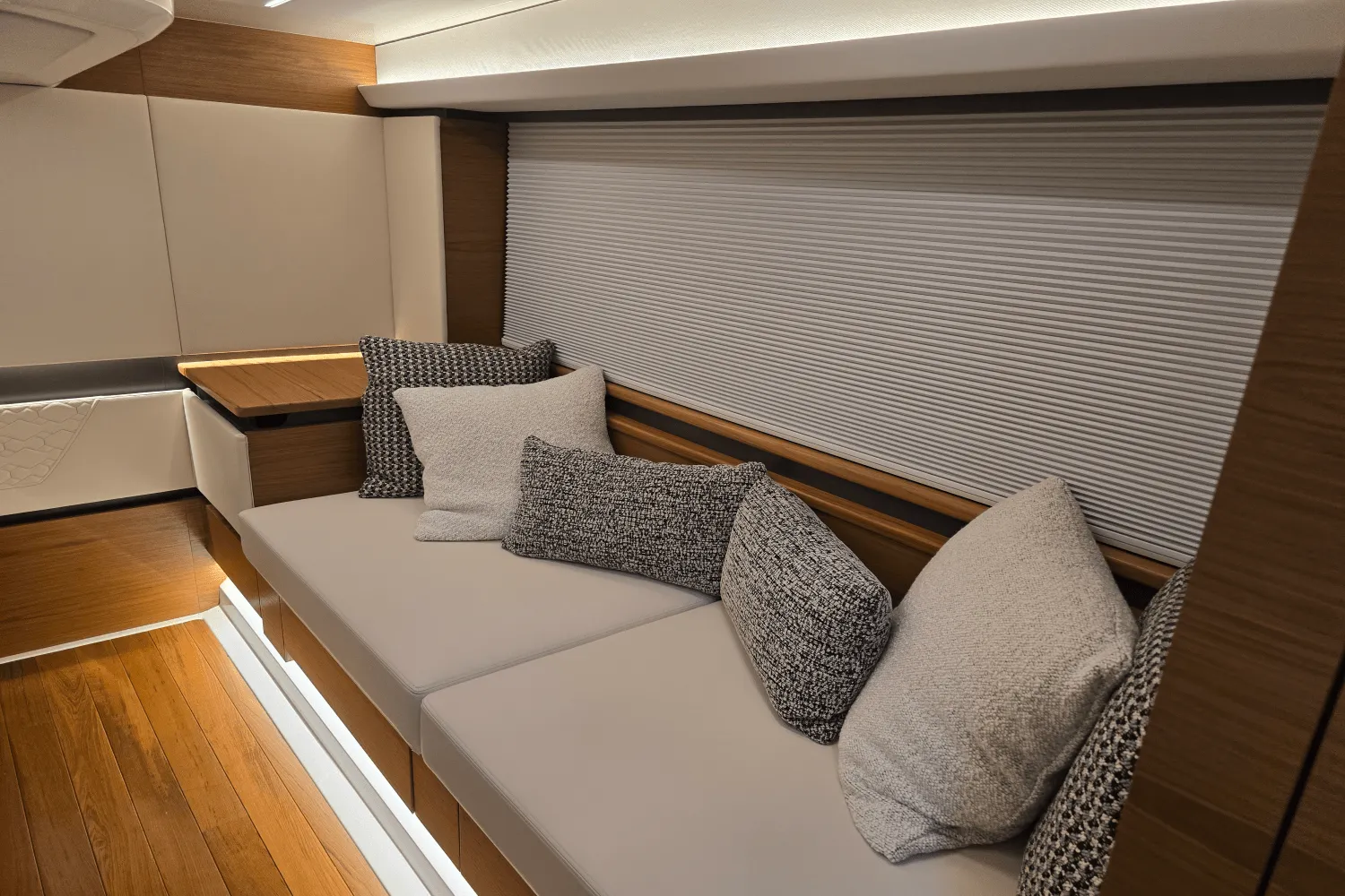 2026 Tiara Yachts 48LE Image Thumbnail #33