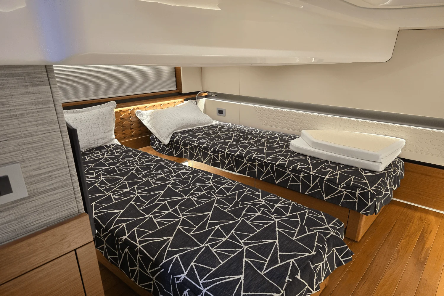 2026 Tiara Yachts 48LE Image Thumbnail #36