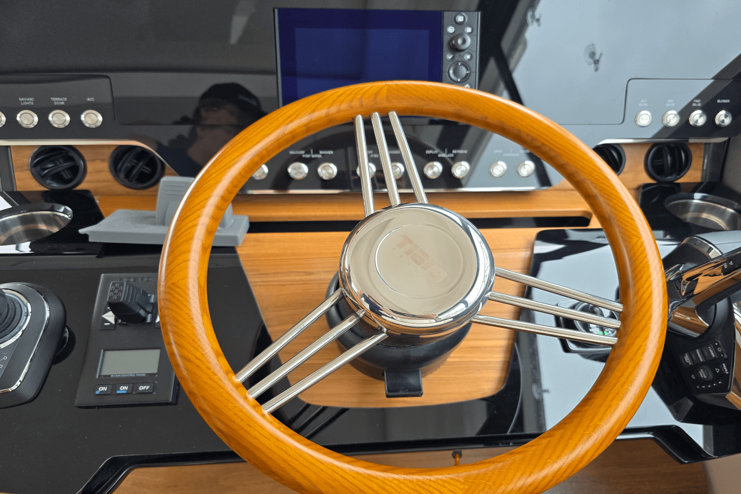 2026 Tiara Yachts 48LE Image Thumbnail #18