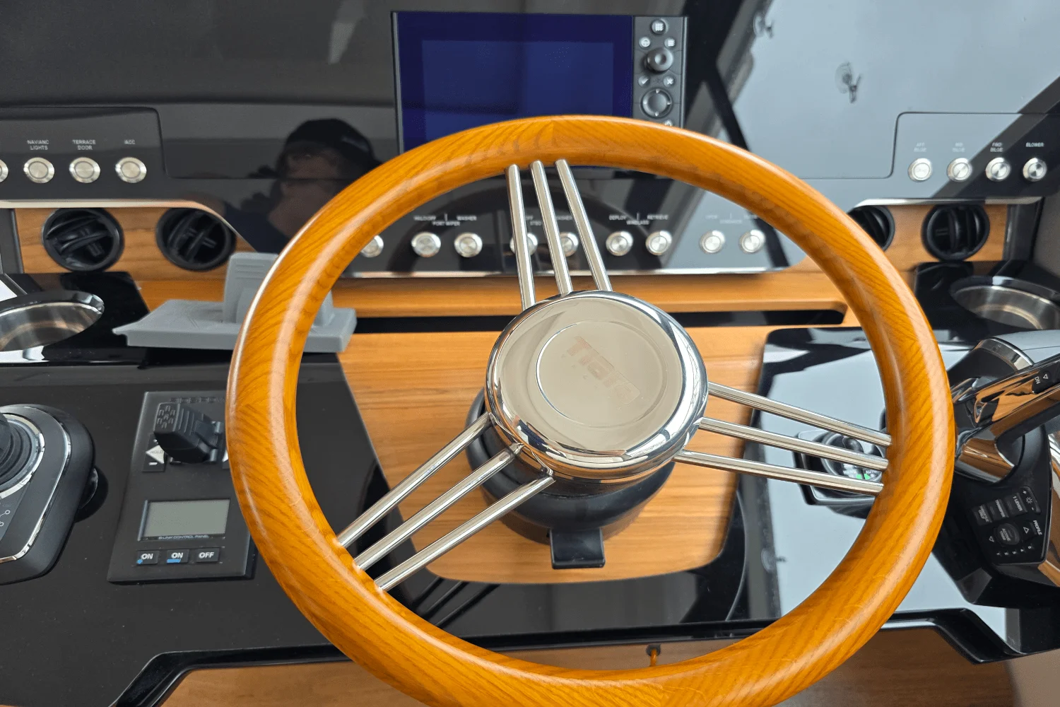 2026 Tiara Yachts 48LE Image Thumbnail #18