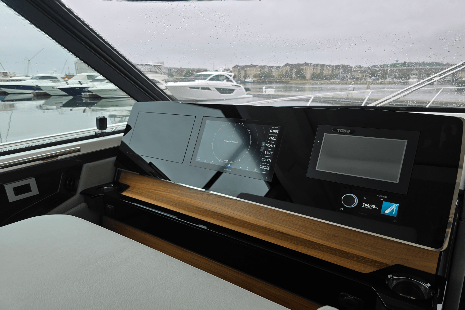 2026 Tiara Yachts 48LE Image Thumbnail #14