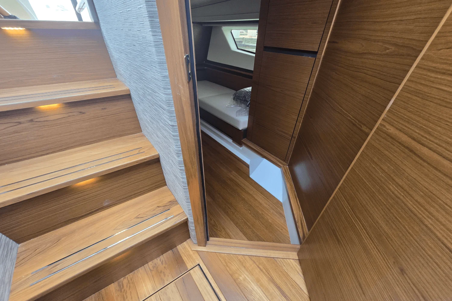 2026 Tiara Yachts 48LE Image Thumbnail #30