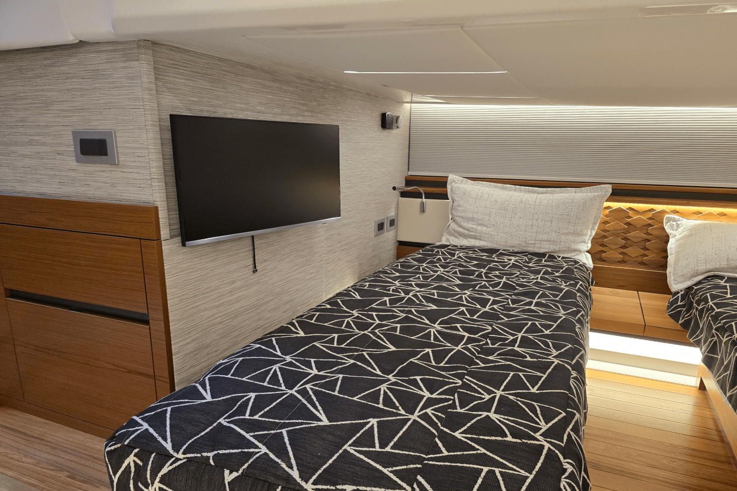 2026 Tiara Yachts 48LE Image Thumbnail #35