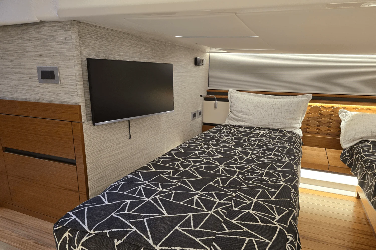 2026 Tiara Yachts 48LE Image Thumbnail #35