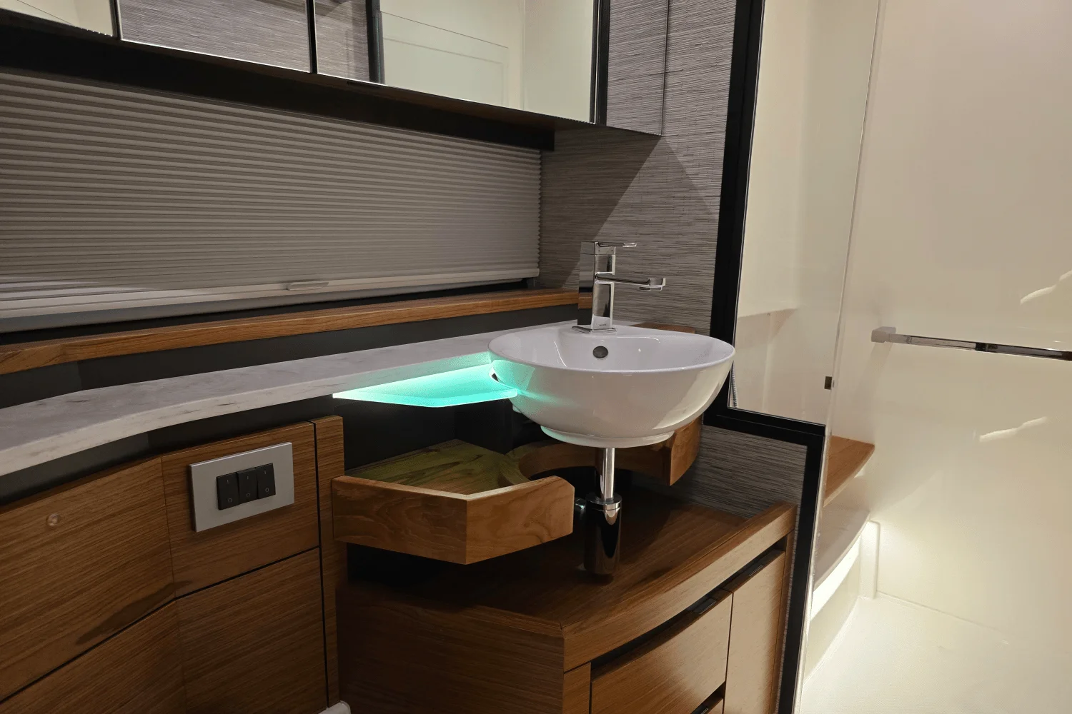 2026 Tiara Yachts 48LE Image Thumbnail #26