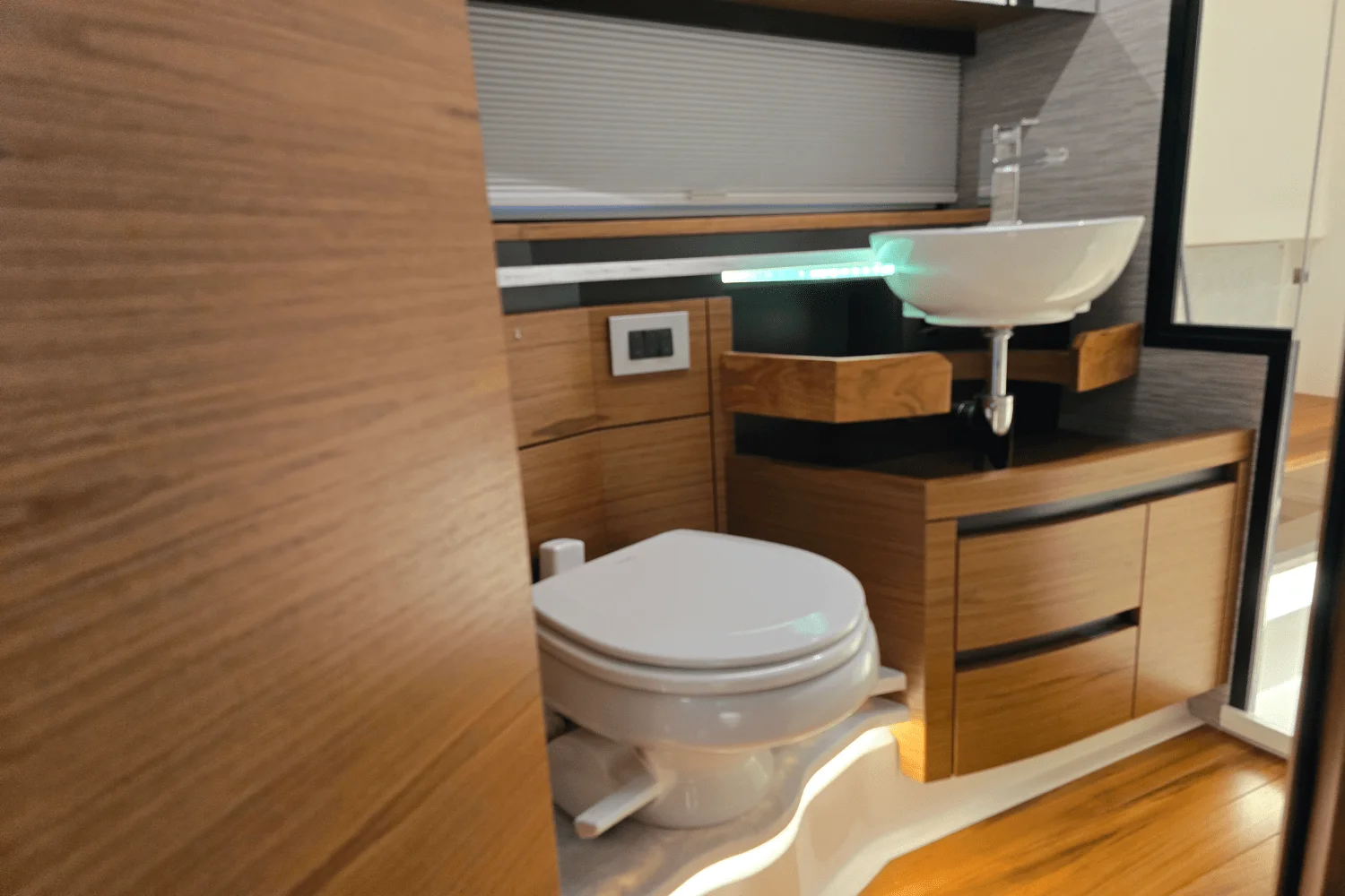 2026 Tiara Yachts 48LE Image Thumbnail #27