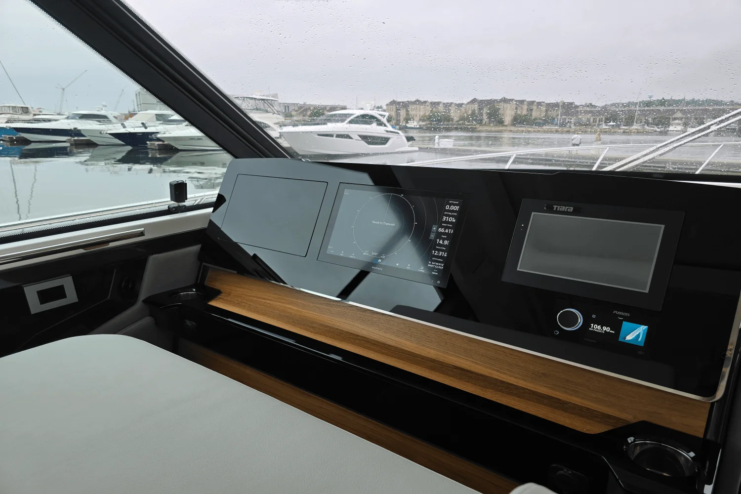 2026 Tiara Yachts 48LE Image Thumbnail #15