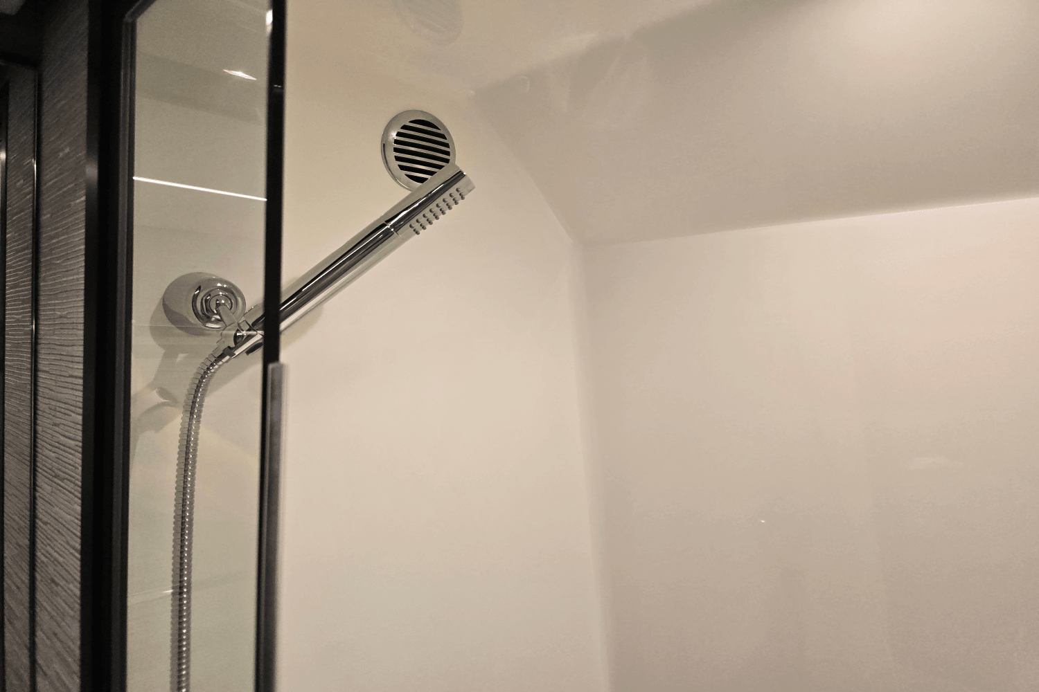 2026 Tiara Yachts 48LE Image Thumbnail #40