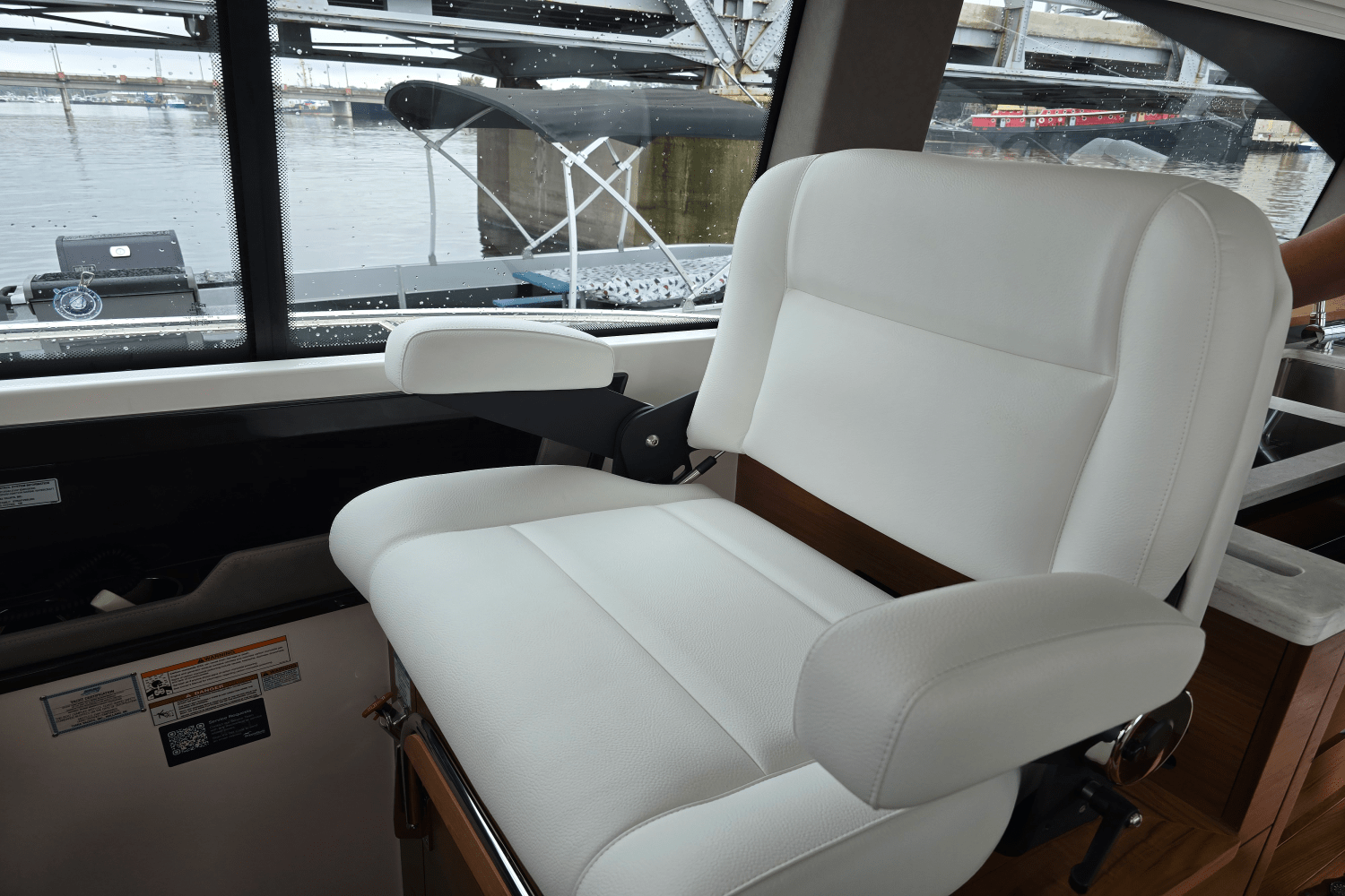 2026 Tiara Yachts 48LE Image Thumbnail #12
