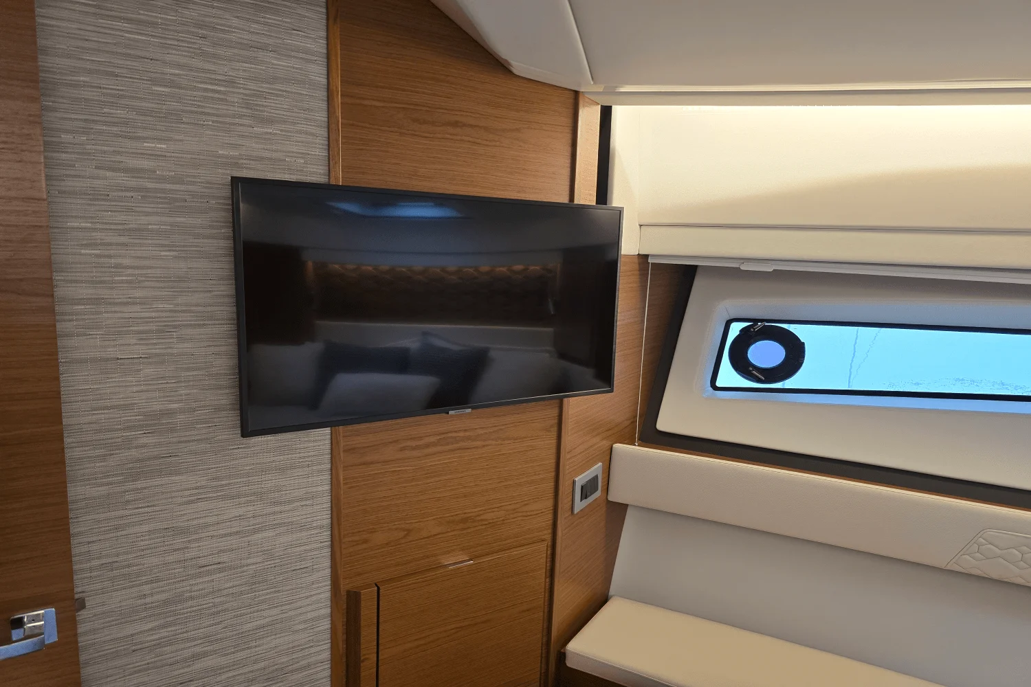 2026 Tiara Yachts 48LE Image Thumbnail #23