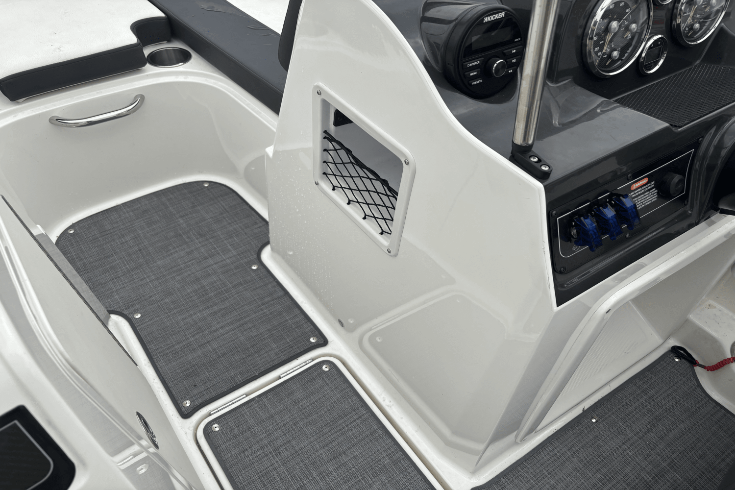 2020 Bayliner VR4 Bowrider Image Thumbnail #10