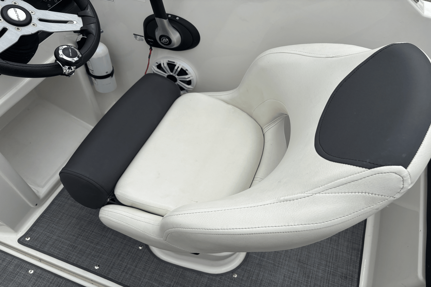 2020 Bayliner VR4 Bowrider Image Thumbnail #6