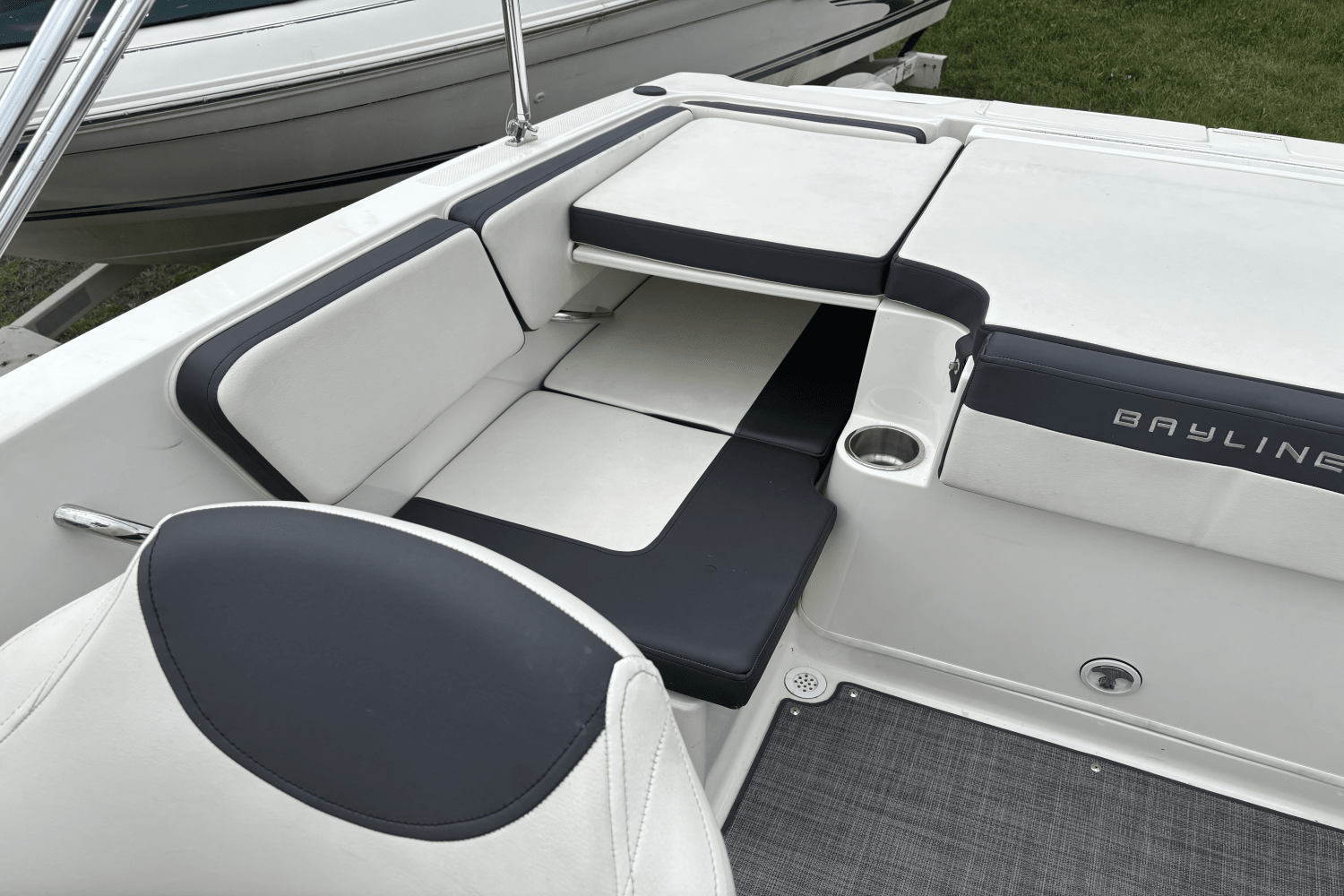 2020 Bayliner VR4 Bowrider Image Thumbnail #8