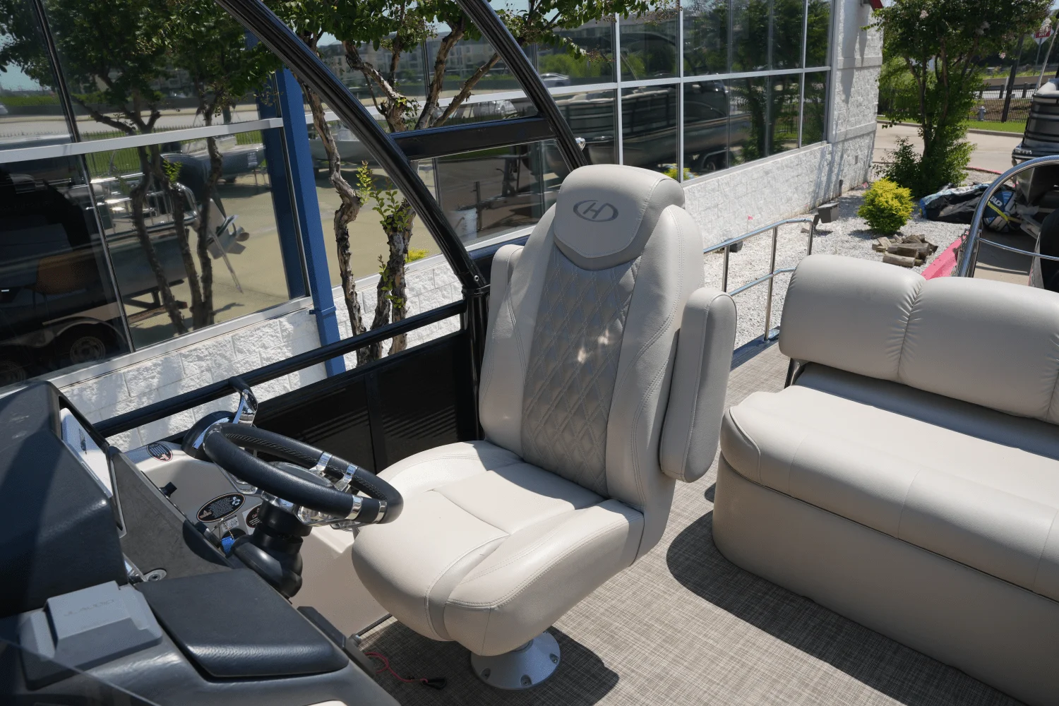 2019 Harris Solstice 220 Image Thumbnail #13