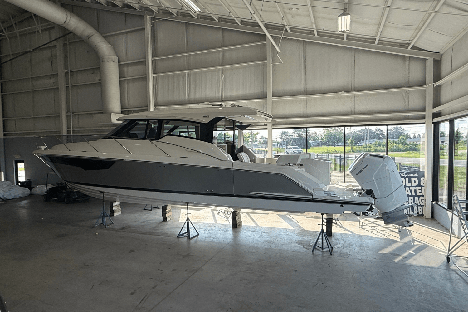 2026 Tiara Yachts 43LE Image Thumbnail #2