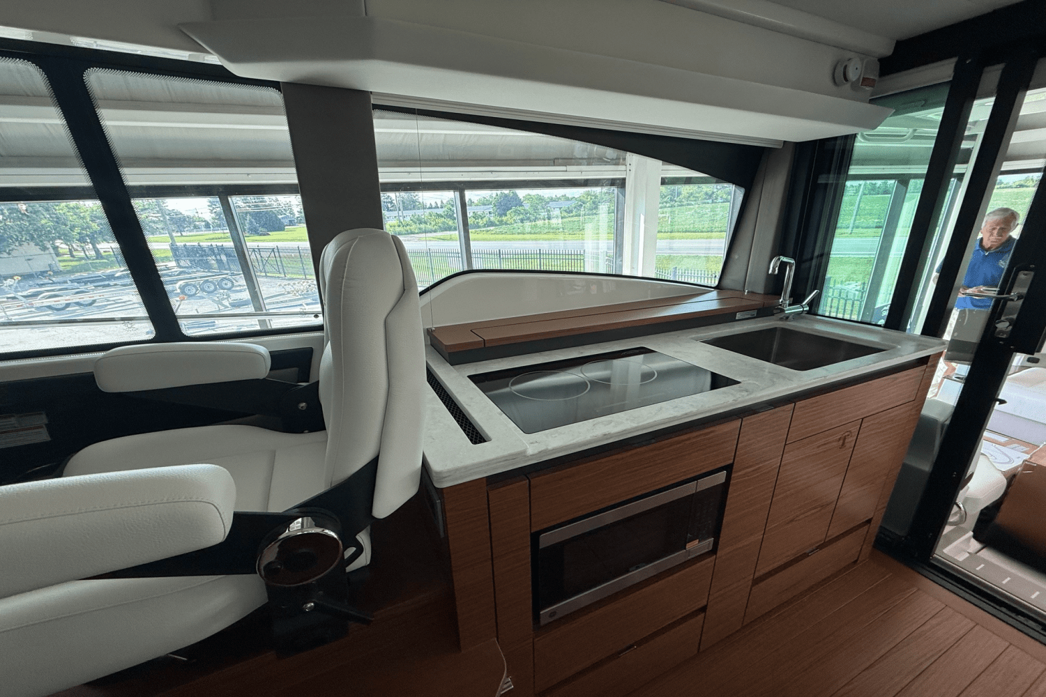 2026 Tiara Yachts 43LE Image Thumbnail #7