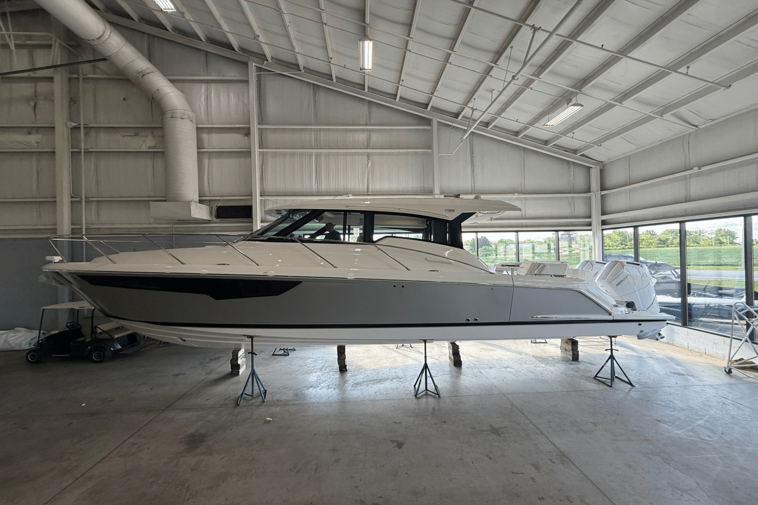 2026 Tiara Yachts 43LE Image Thumbnail #1