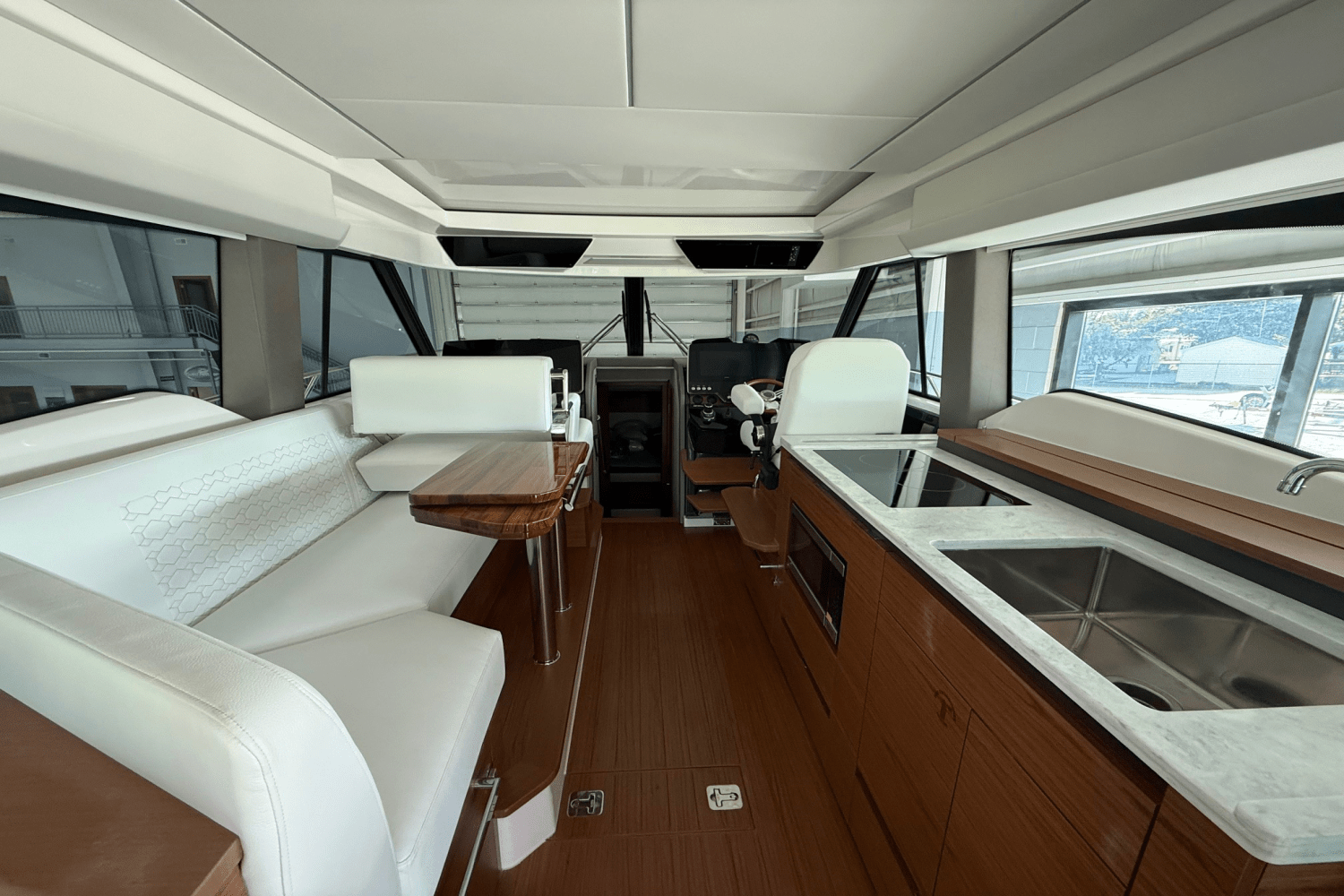 2026 Tiara Yachts 43LE Image Thumbnail #5