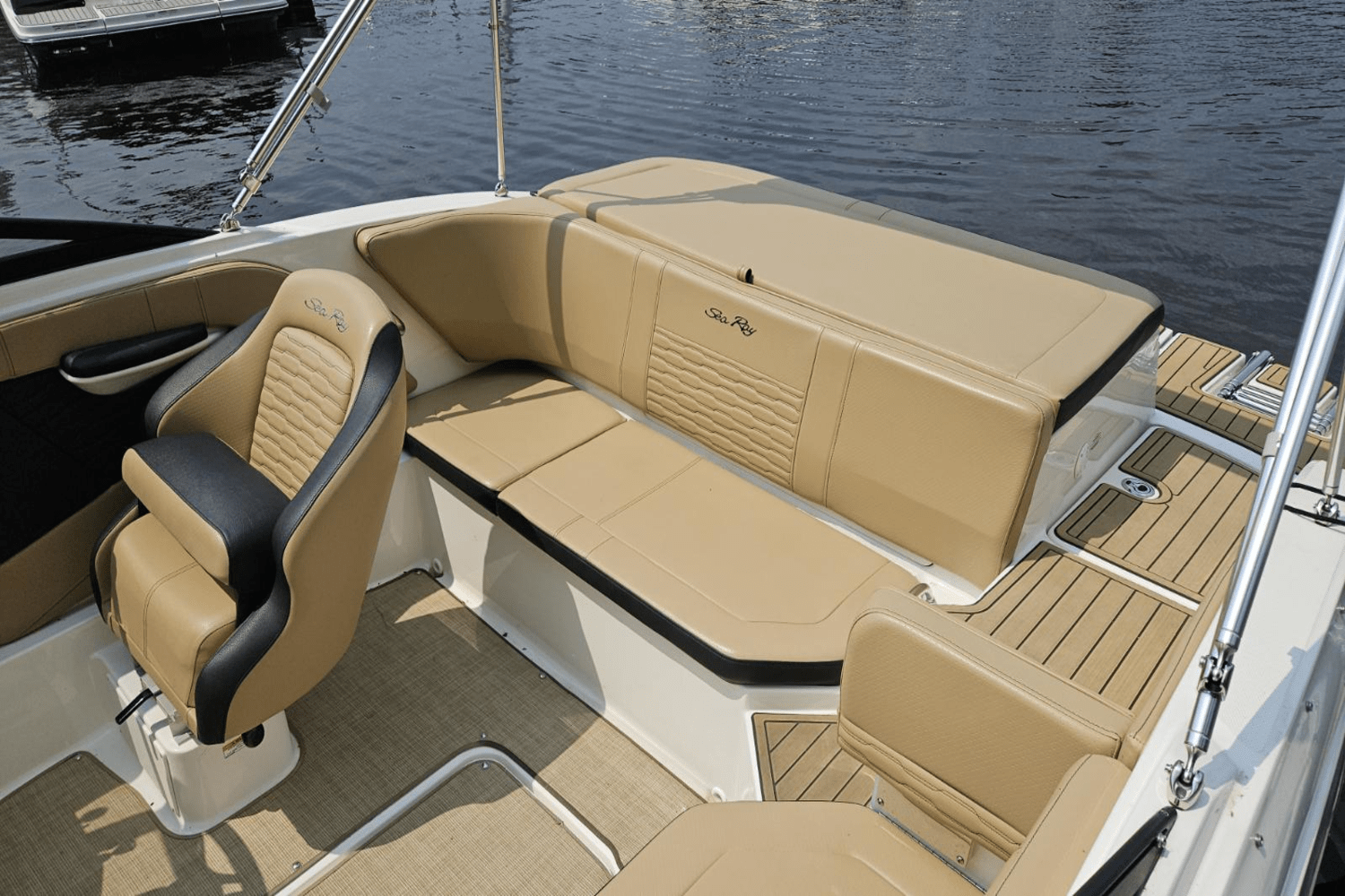 2023 Sea Ray SPX 190 Image Thumbnail #14