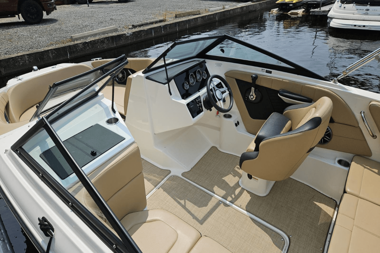 2023 Sea Ray SPX 190 Image Thumbnail #11