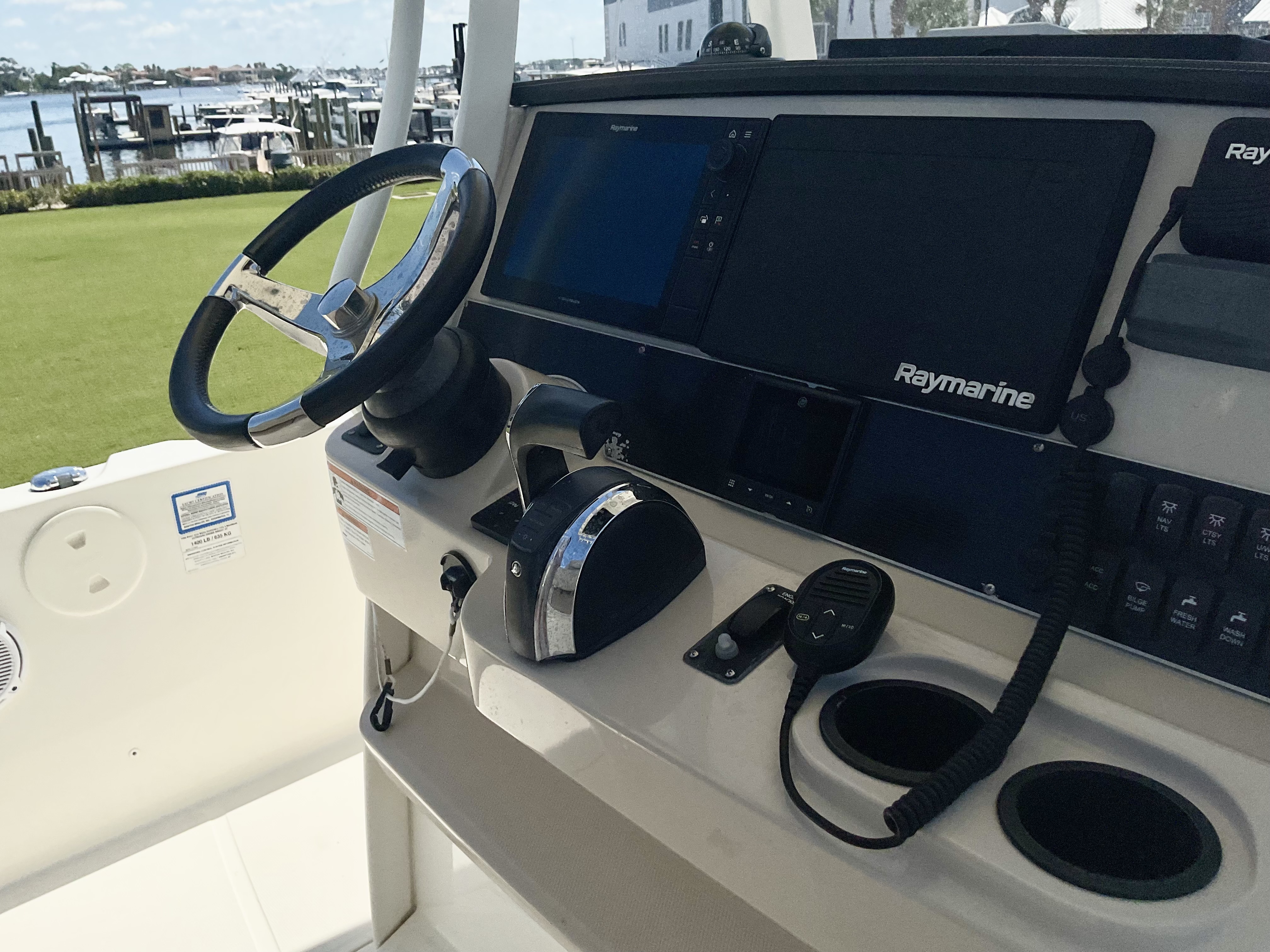 2019 Boston Whaler 270 Dauntless Image Thumbnail #19