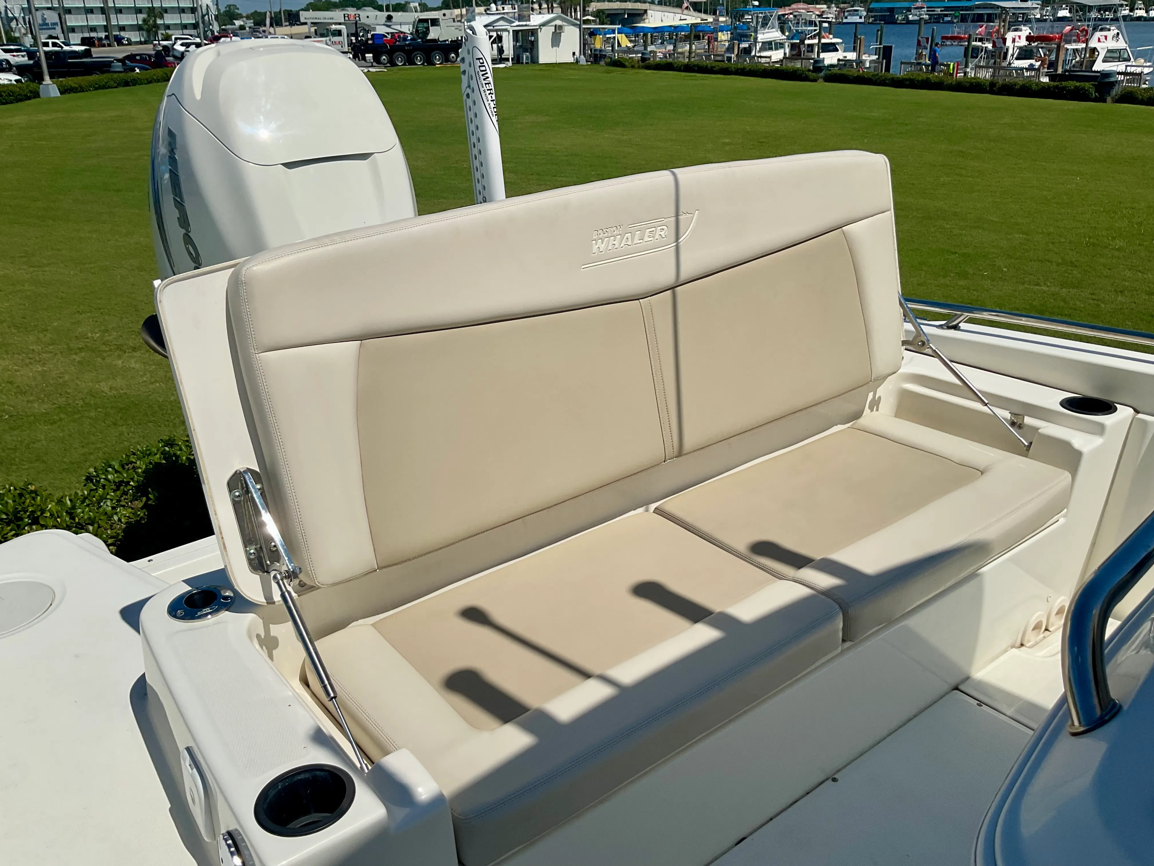 2019 Boston Whaler 270 Dauntless Image Thumbnail #11
