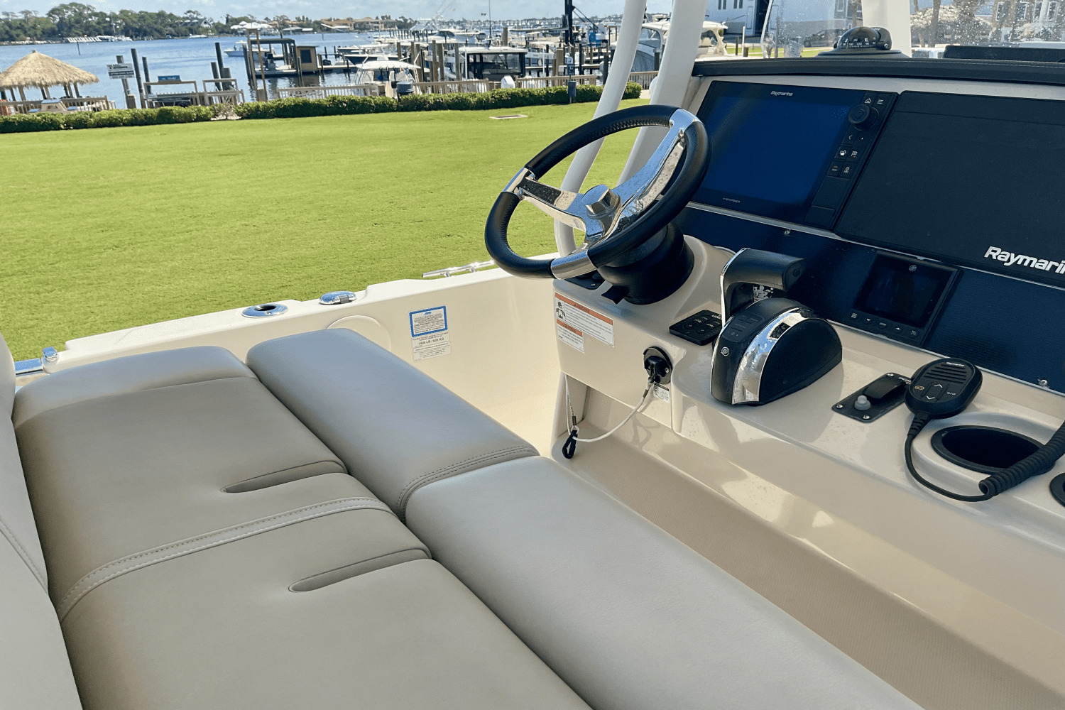 2019 Boston Whaler 270 Dauntless Image Thumbnail #24