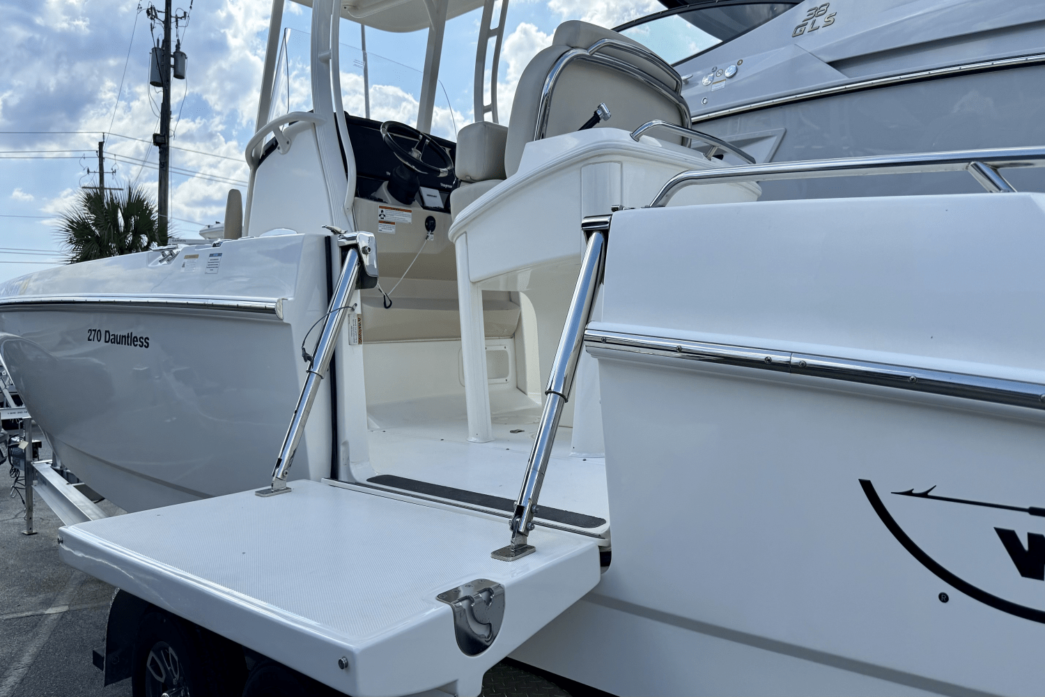 2019 Boston Whaler 270 Dauntless Image Thumbnail #3