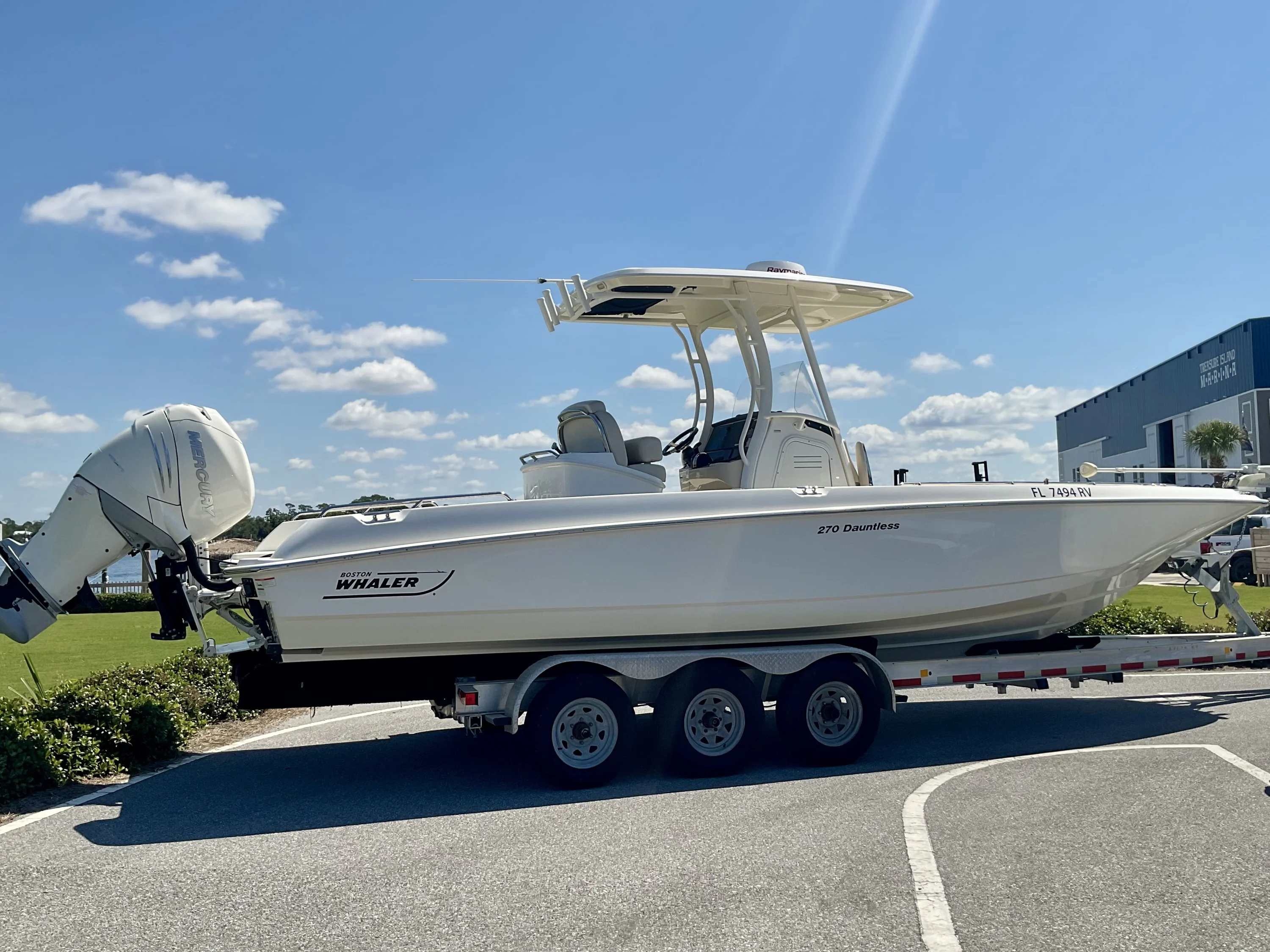 2019 Boston Whaler 270 Dauntless Image Thumbnail #1