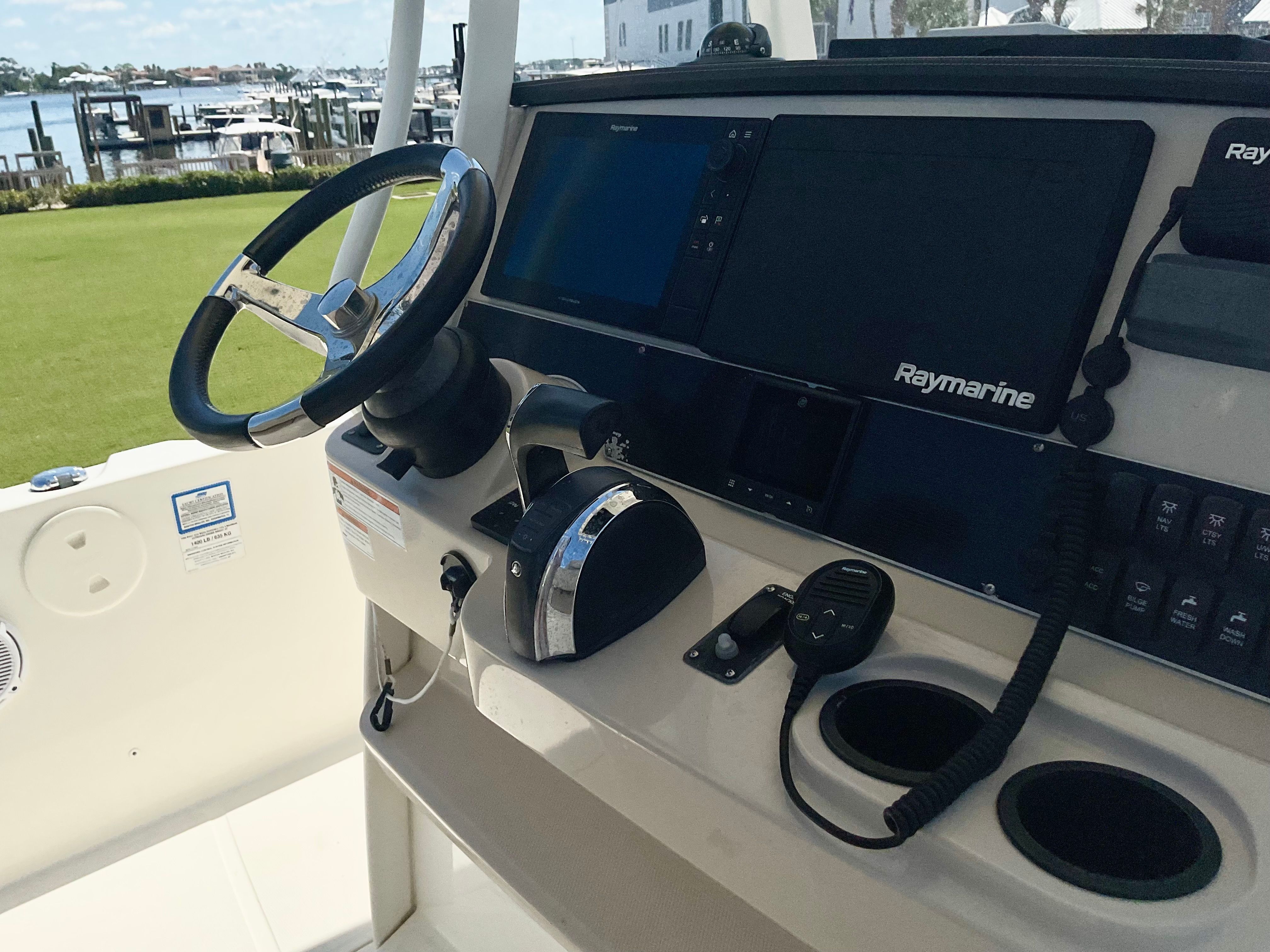 2019 Boston Whaler 270 Dauntless Image Thumbnail #18