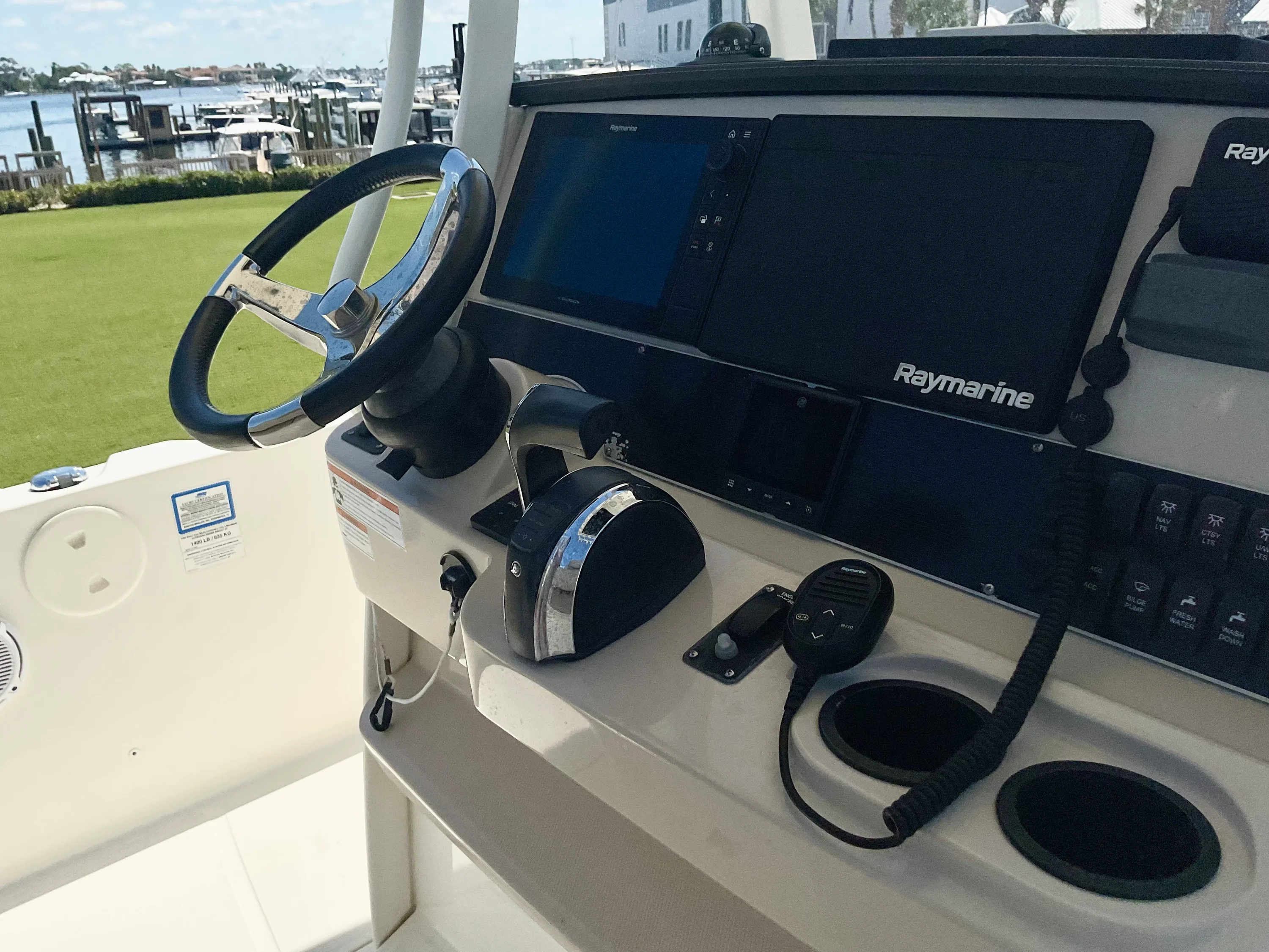 2019 Boston Whaler 270 Dauntless Image Thumbnail #18