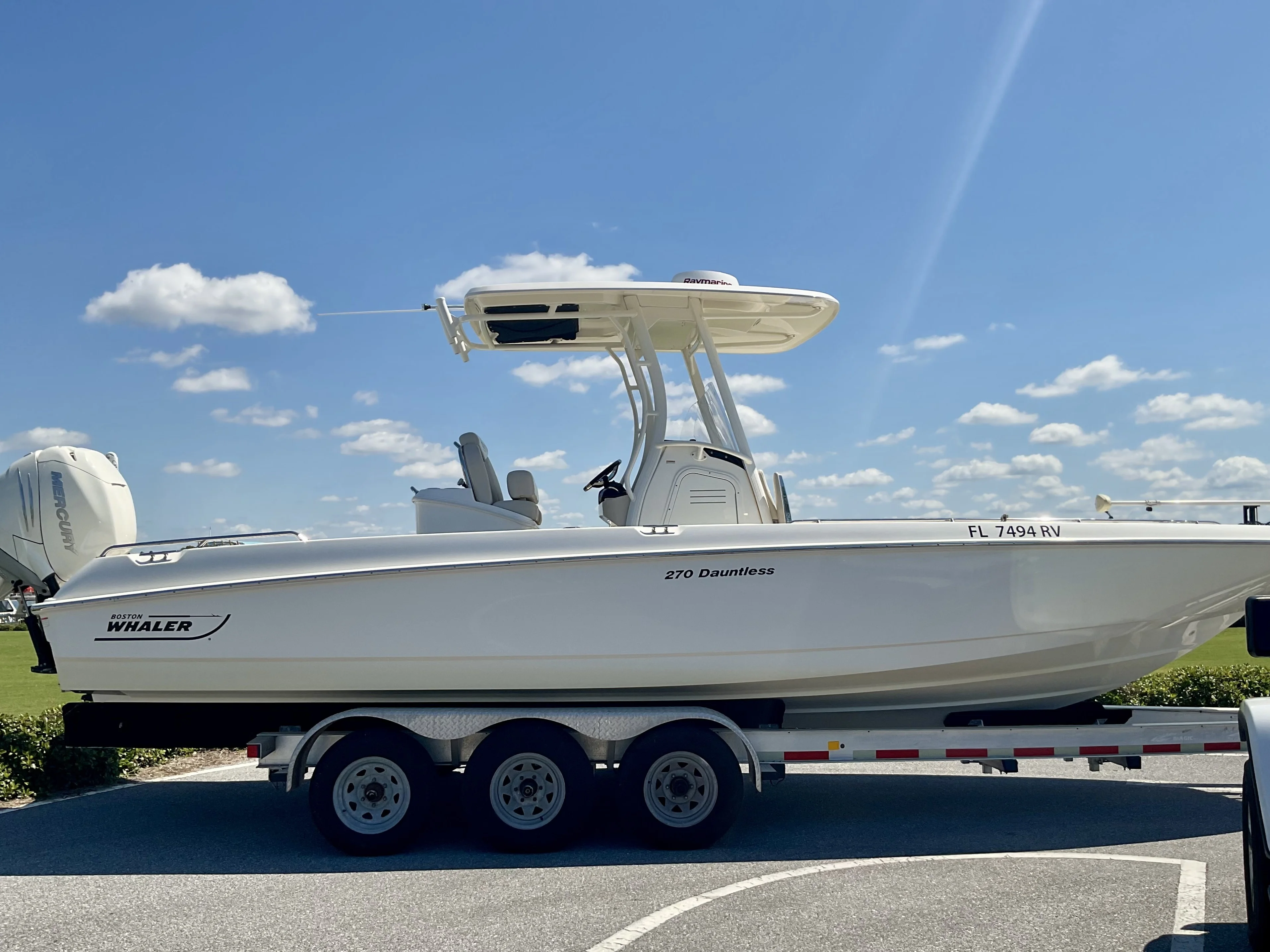 2019 Boston Whaler 270 Dauntless Image Thumbnail #0