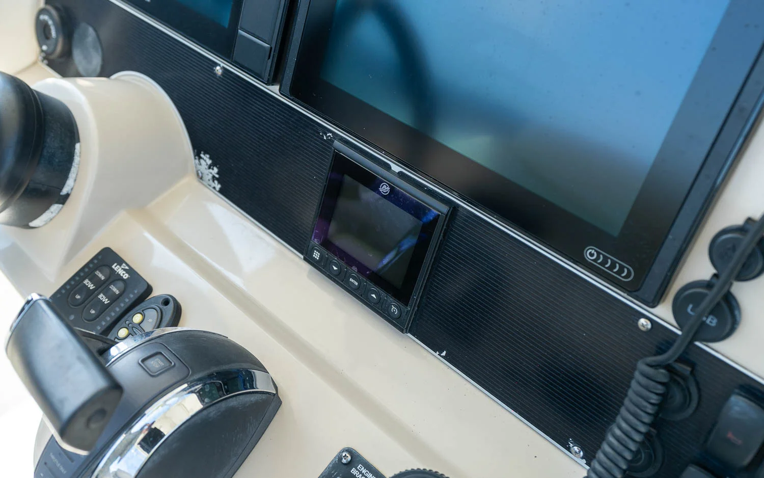 2019 Boston Whaler 270 Dauntless Image Thumbnail #24