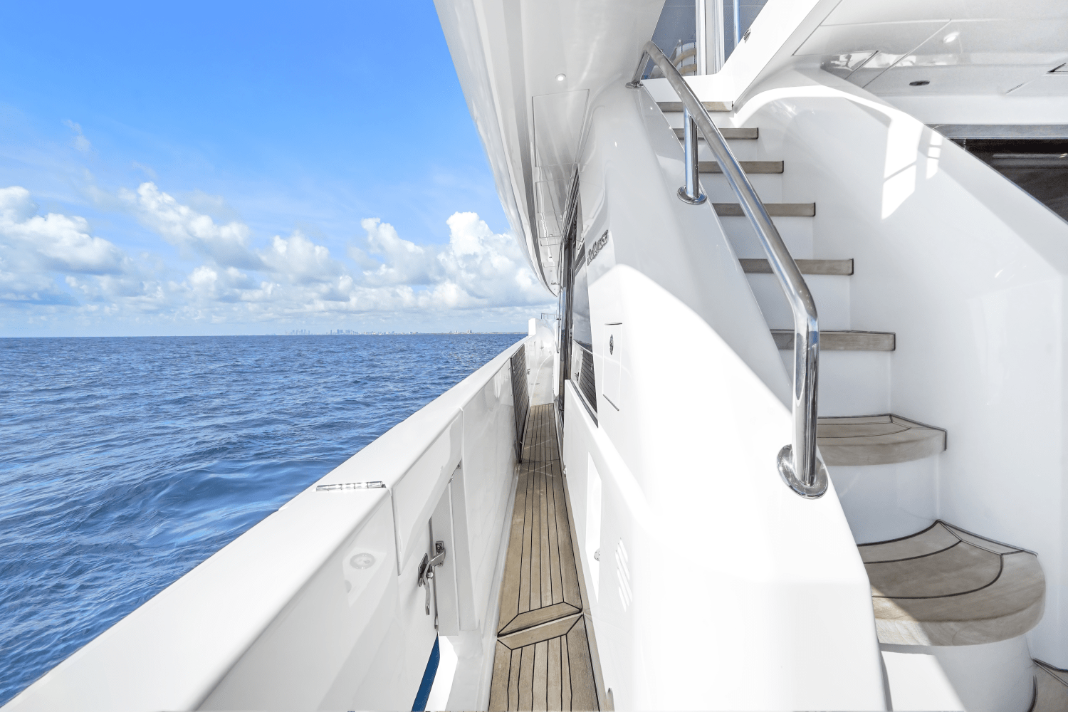 2019 Hatteras
                                                             M90 PANACERA Image Thumbnail #32