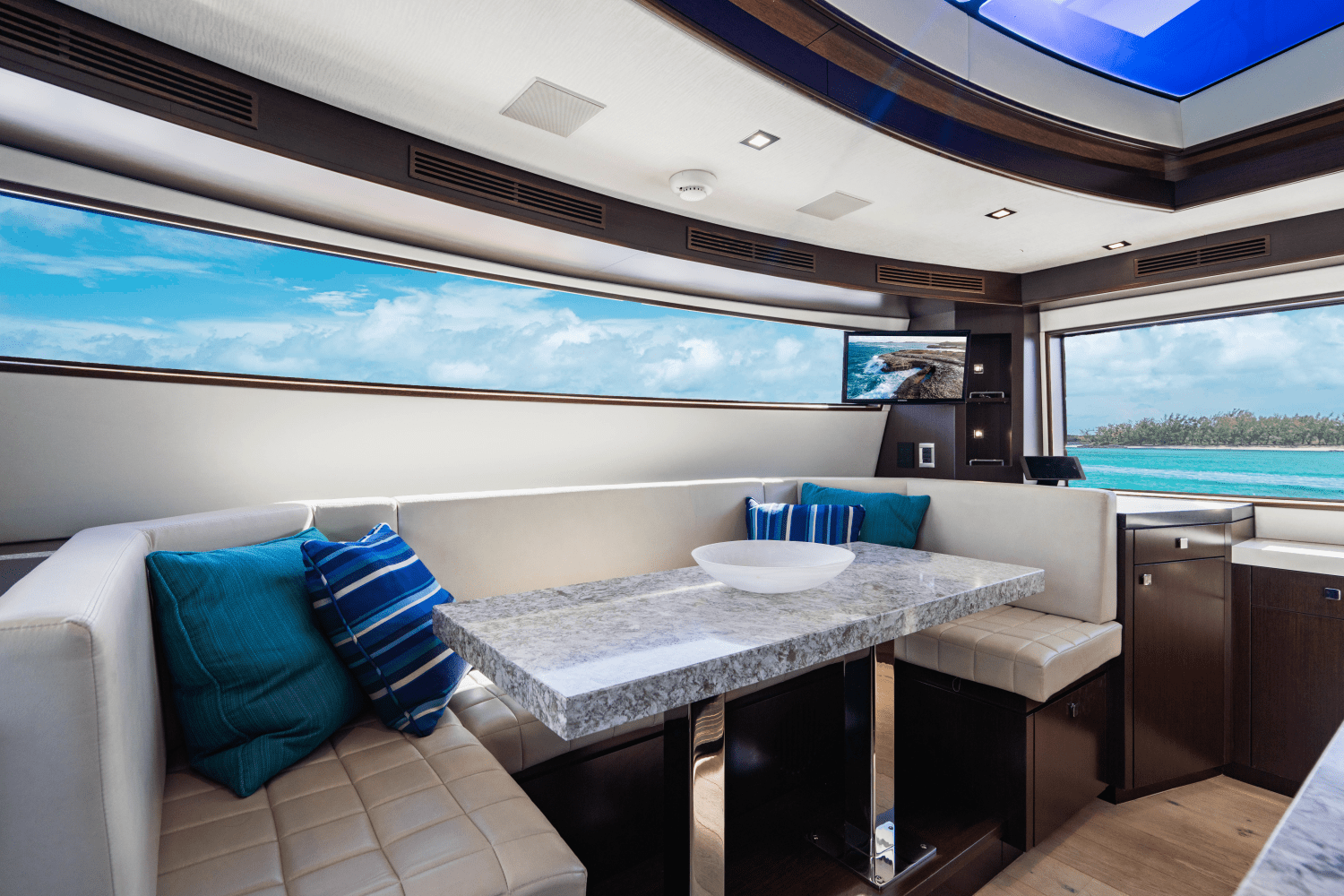 2019 Hatteras M90 PANACERA Image Thumbnail #23