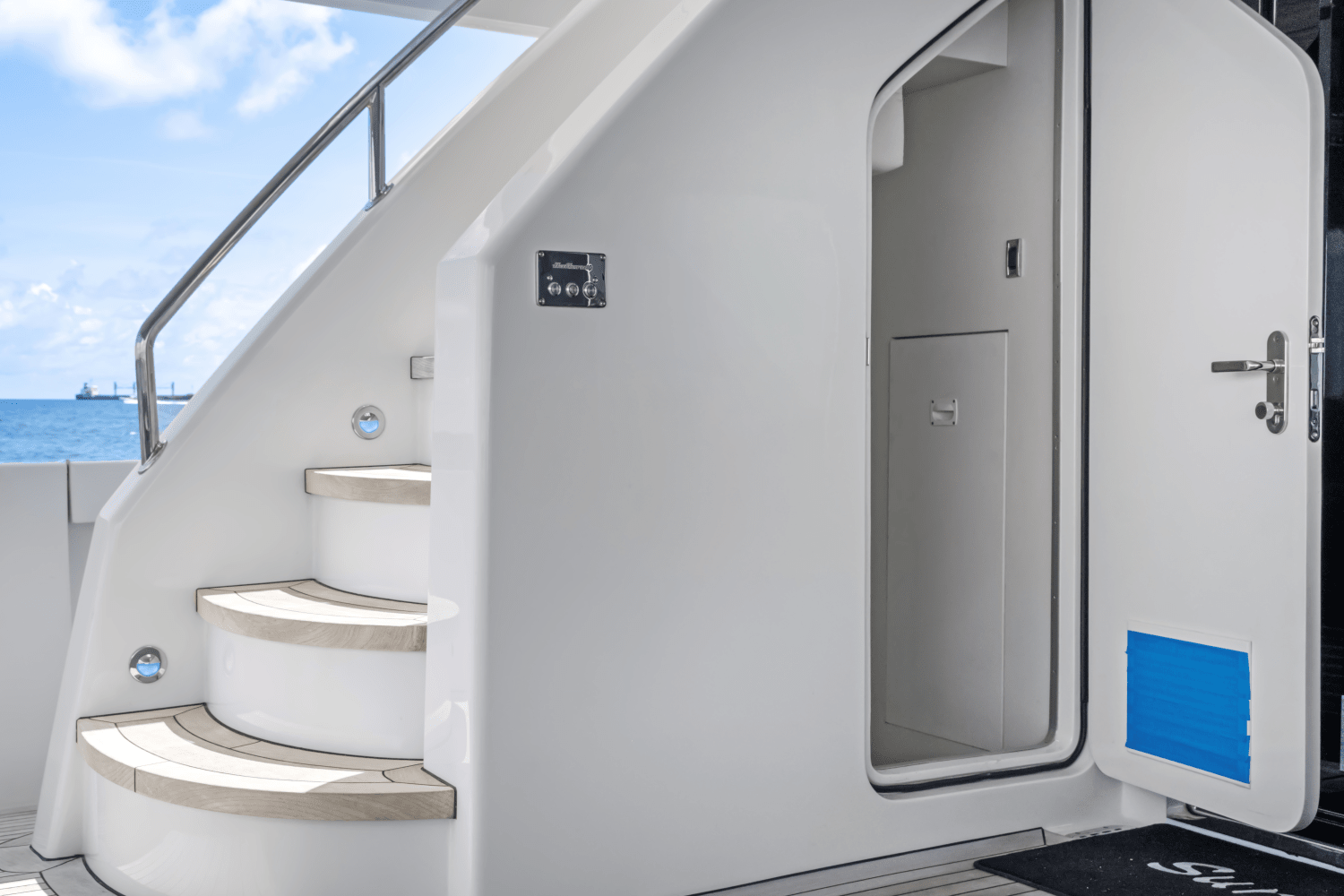 2019 Hatteras
                                                             M90 PANACERA Image Thumbnail #27