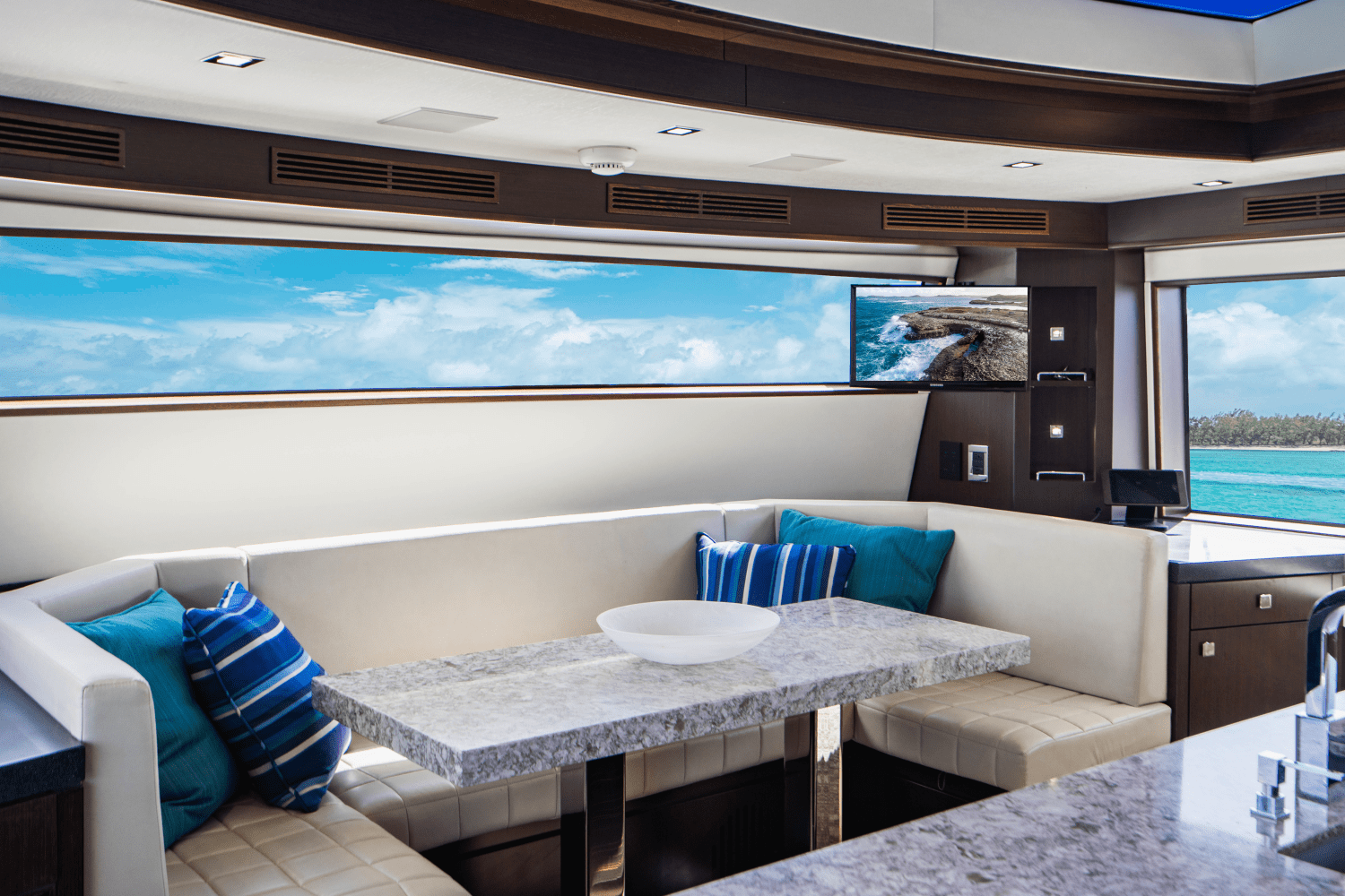 2019 Hatteras M90 PANACERA Image Thumbnail #32
