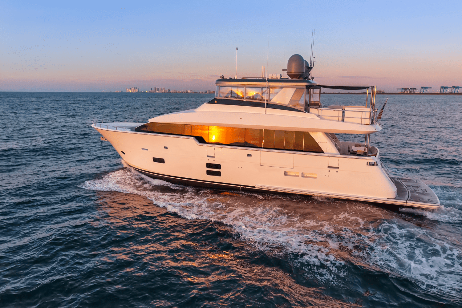 2019 Hatteras M90 PANACERA Image Thumbnail #4