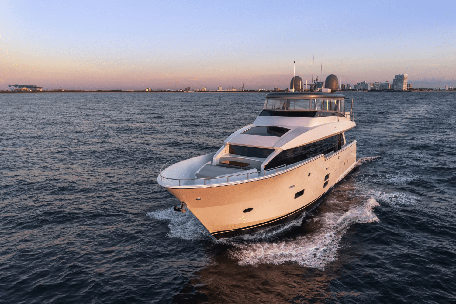 Thumbnail 4 for 2019 Hatteras M90 PANACERA