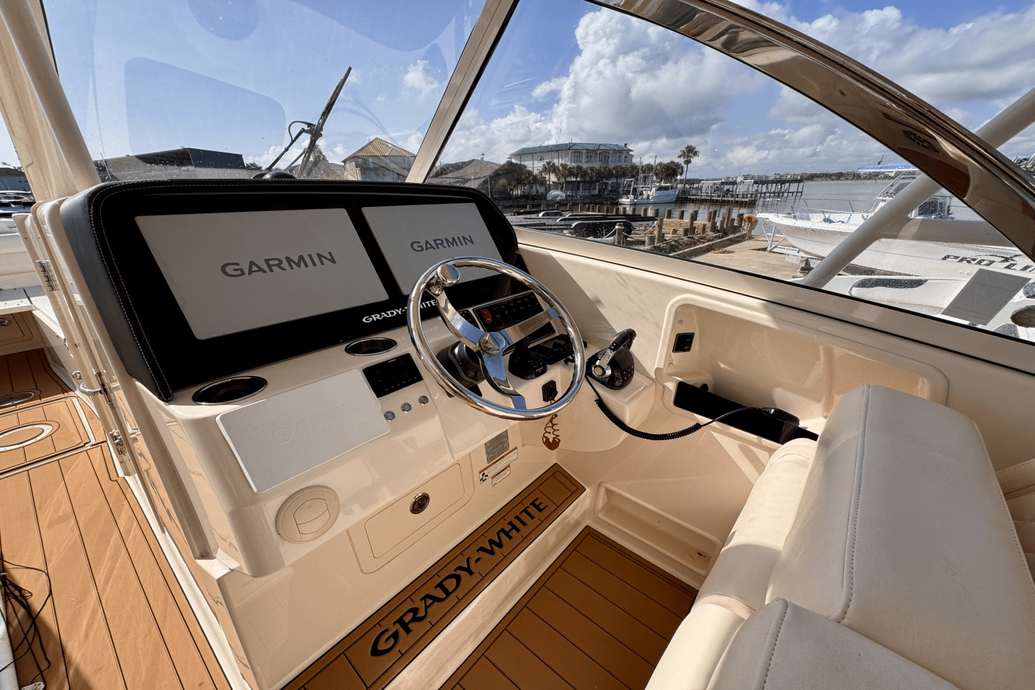 2019 Grady-White 325 FREEDOM Image Thumbnail #9